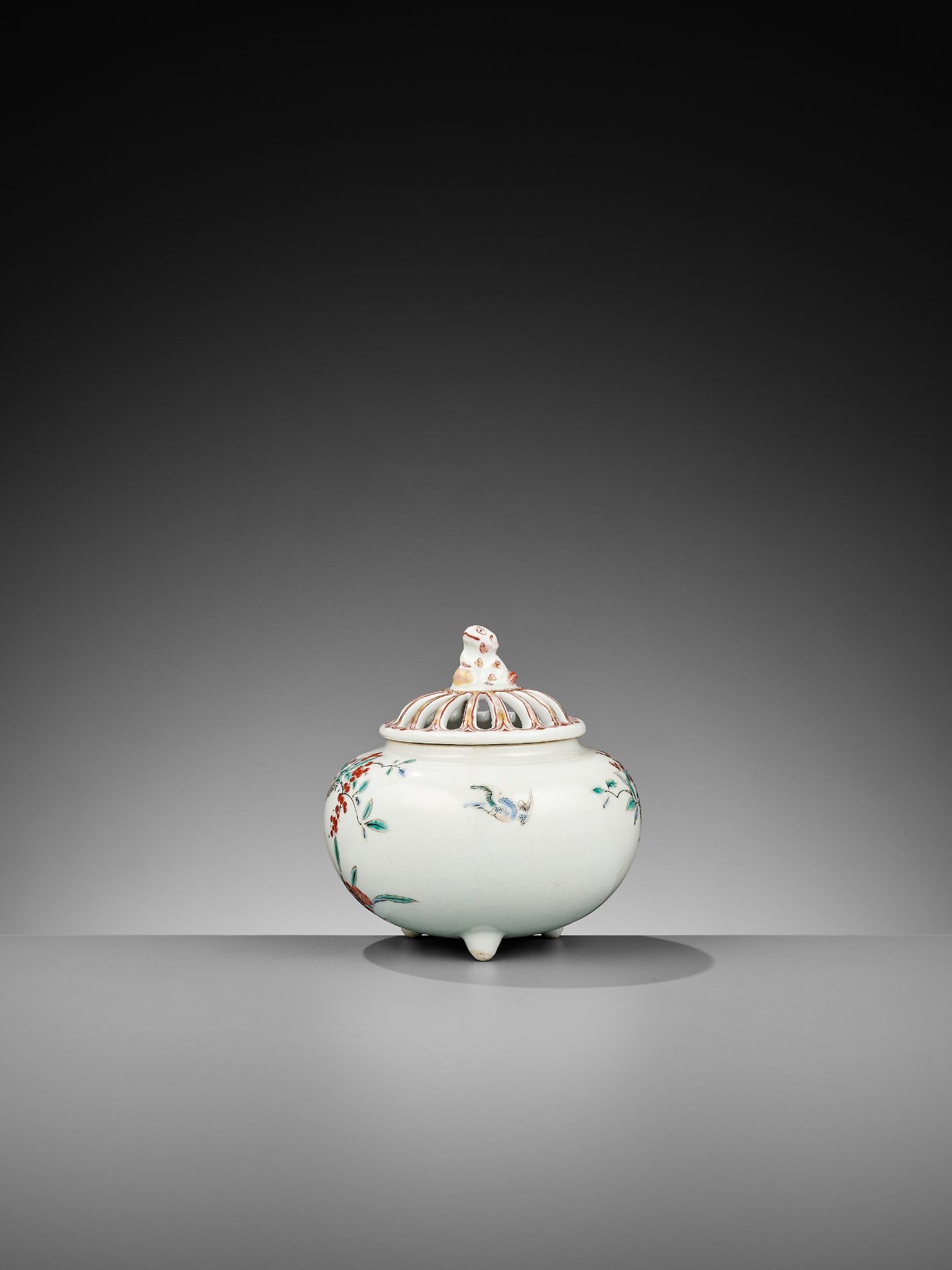 A KAKIEMON KORO (INCENSE BURNER) AND COVER - Bild 5 aus 10