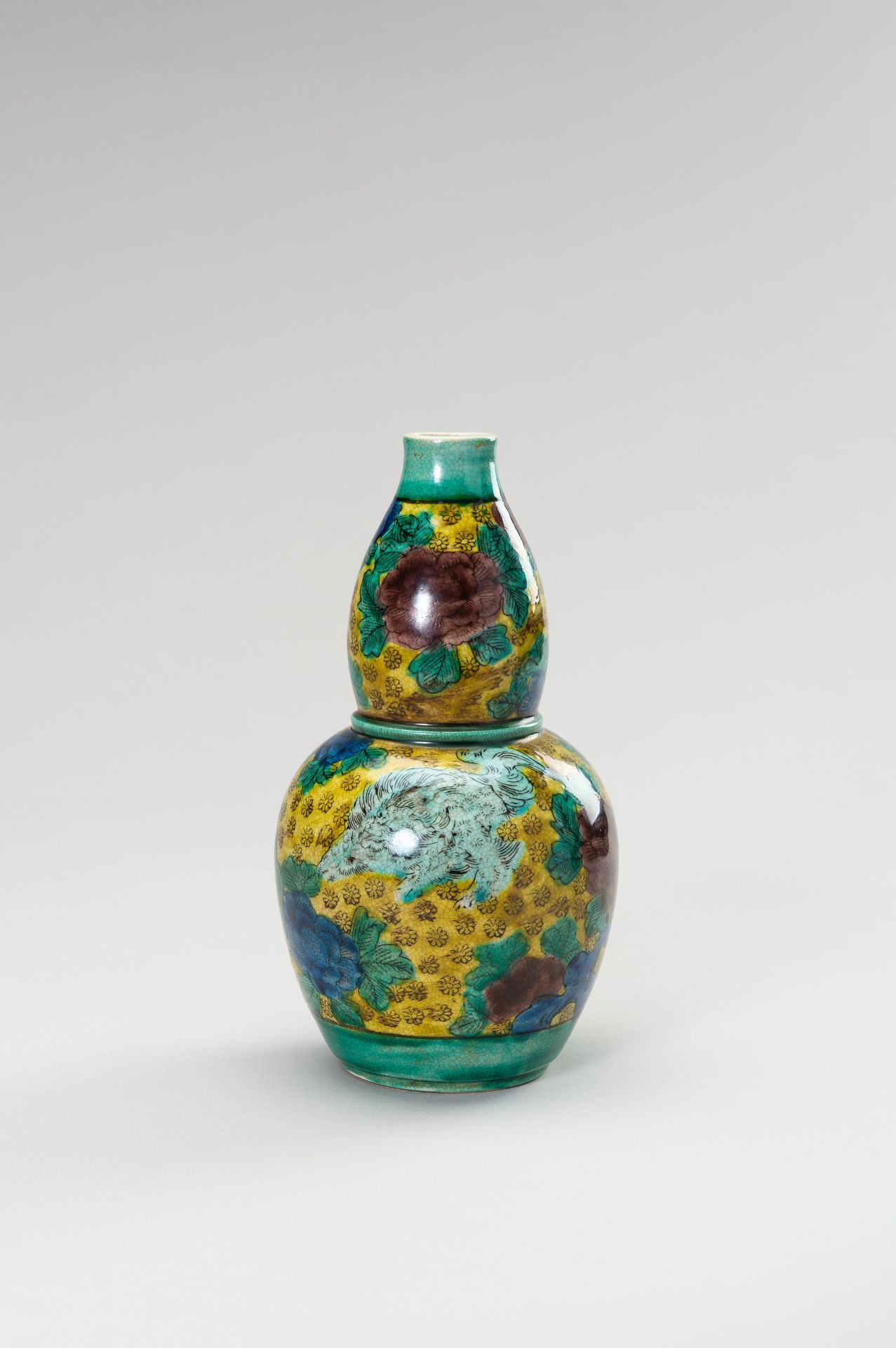 A YOSHIDAYA KUTANI PORCELAIN DOUBLE-GOURD VASE - Bild 2 aus 10