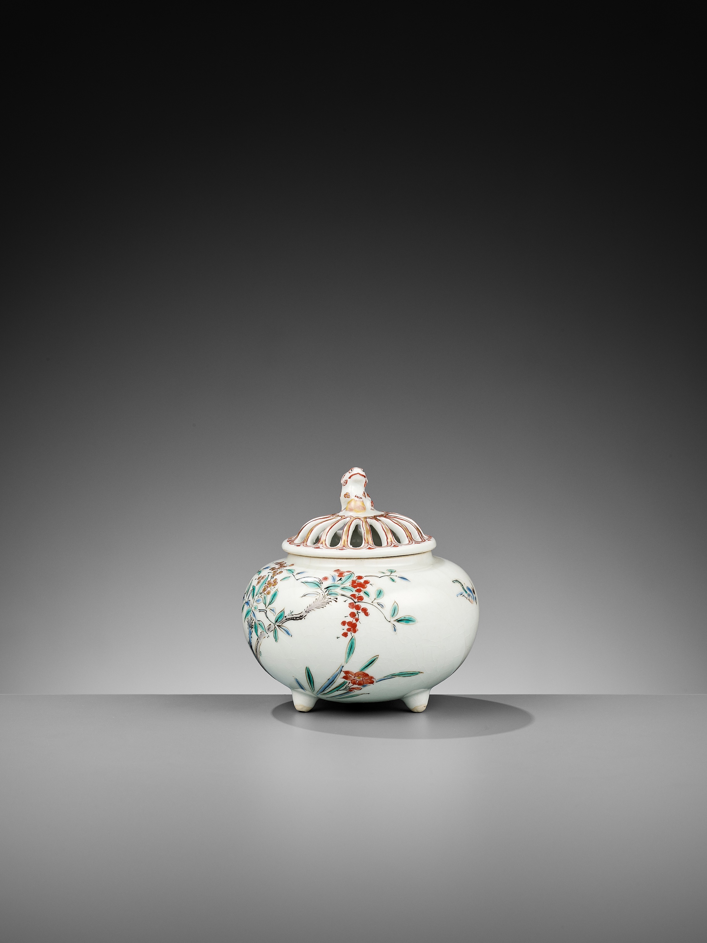 A KAKIEMON KORO (INCENSE BURNER) AND COVER - Image 4 of 10