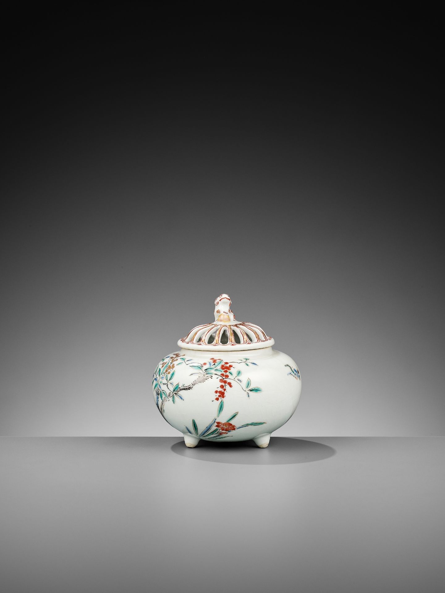 A KAKIEMON KORO (INCENSE BURNER) AND COVER - Bild 4 aus 10