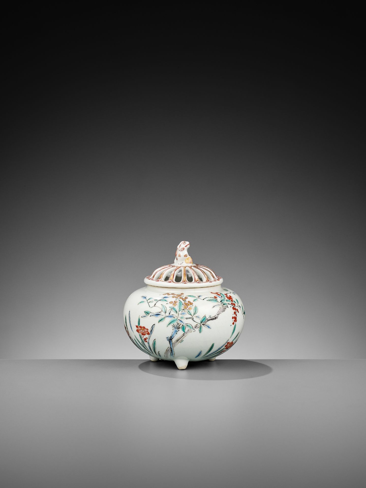 A KAKIEMON KORO (INCENSE BURNER) AND COVER - Bild 3 aus 10