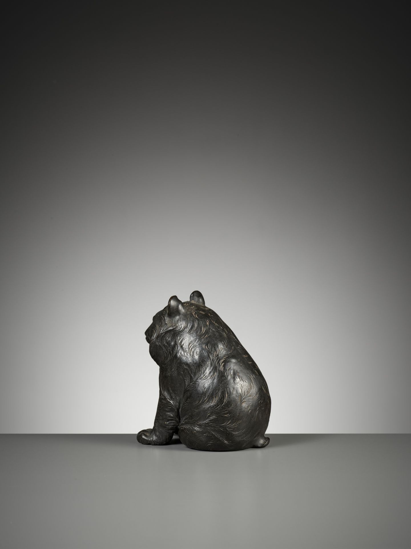 OMORI MITSUMOTO: A RARE AND CHARMING BRONZE OKIMONO OF A BEAR - Bild 7 aus 11