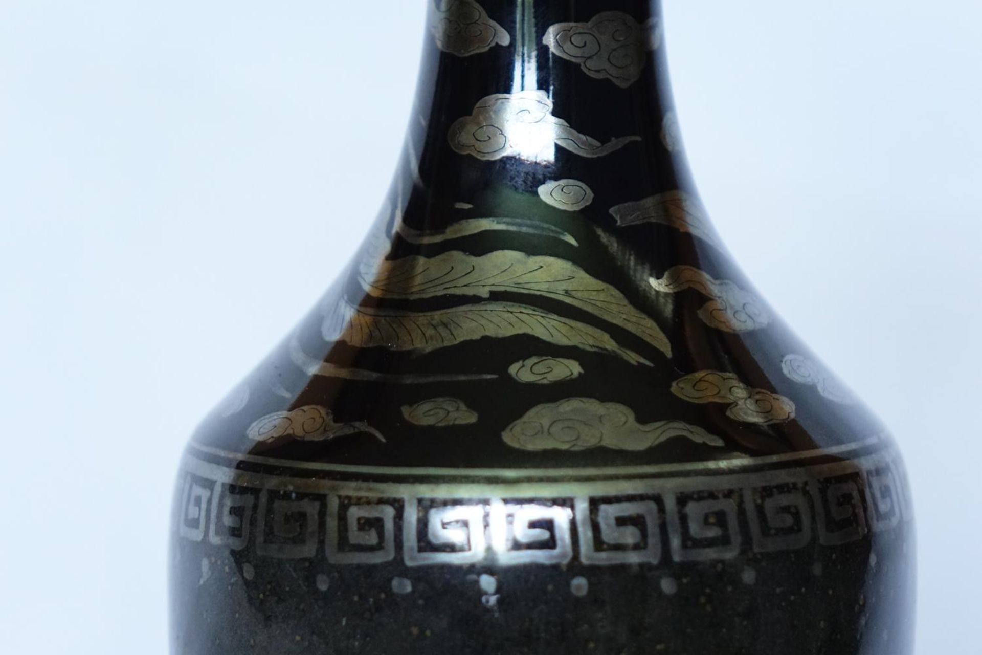 HOZEN: A BLACK GLAZED AND SILVER ENAMELED PORCELAIN VASE - Bild 4 aus 9