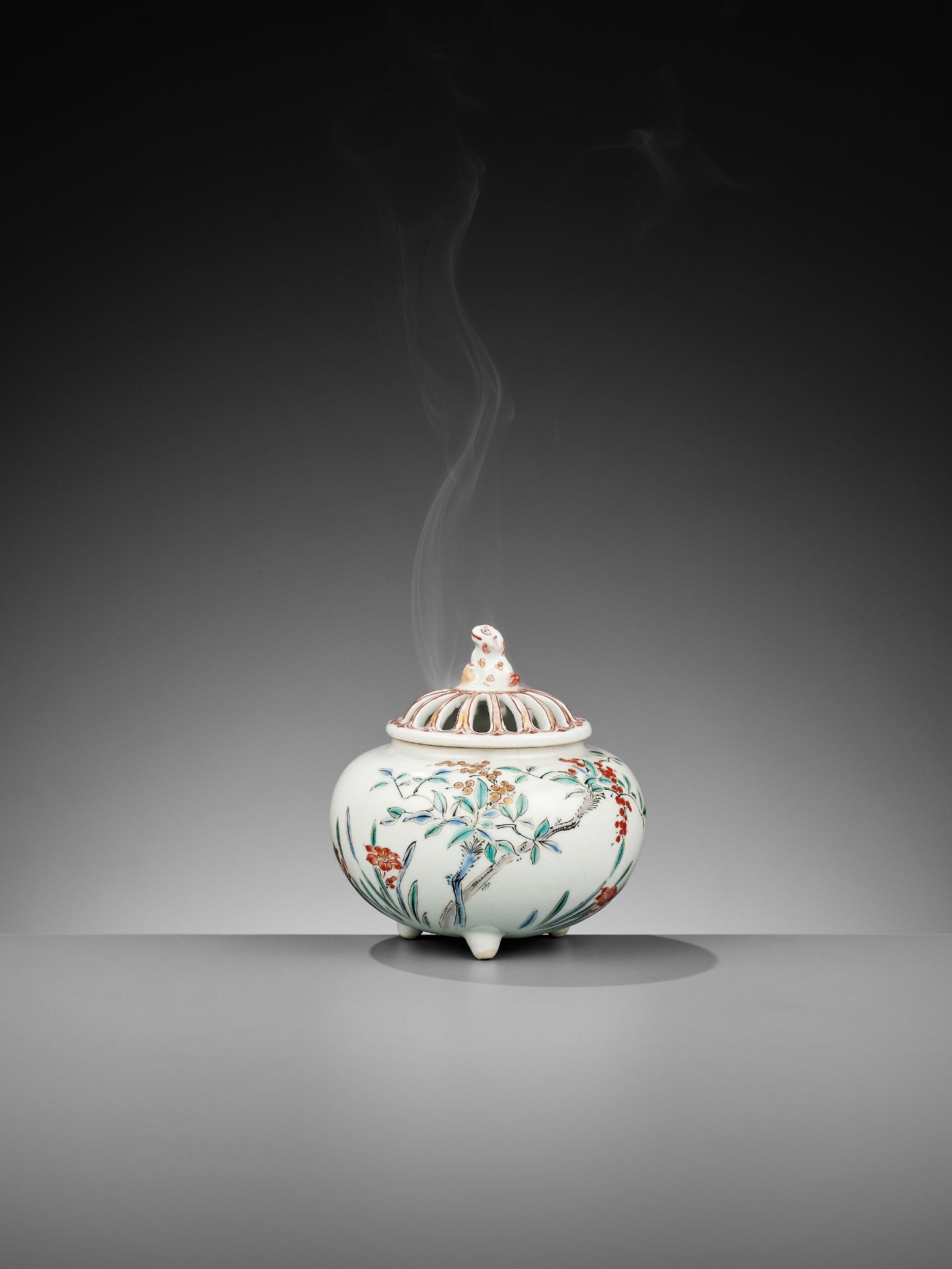 A KAKIEMON KORO (INCENSE BURNER) AND COVER - Bild 2 aus 10