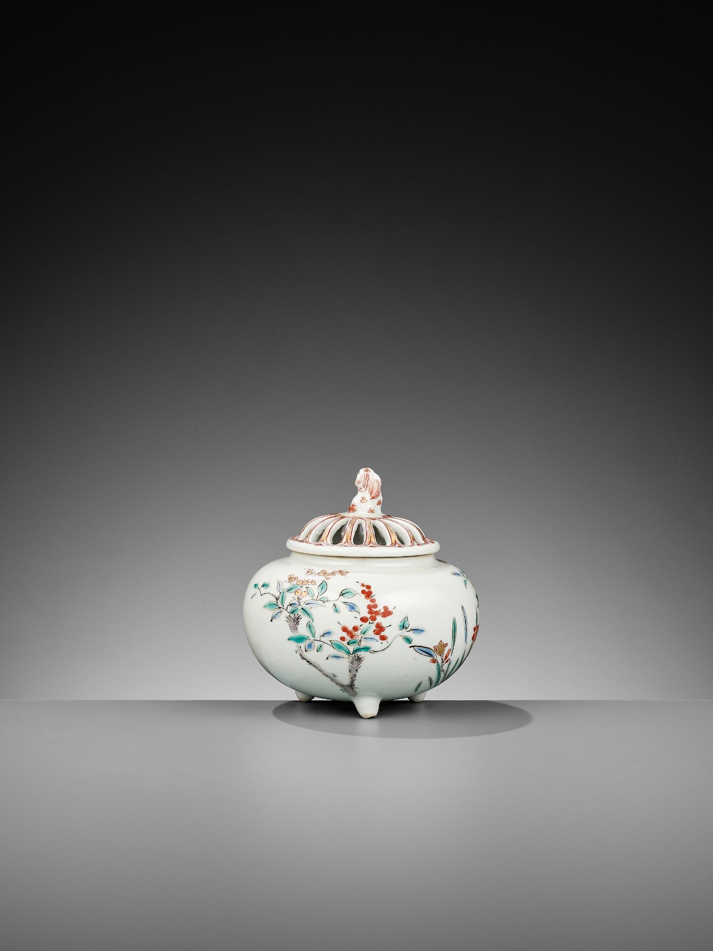 A KAKIEMON KORO (INCENSE BURNER) AND COVER - Bild 7 aus 10