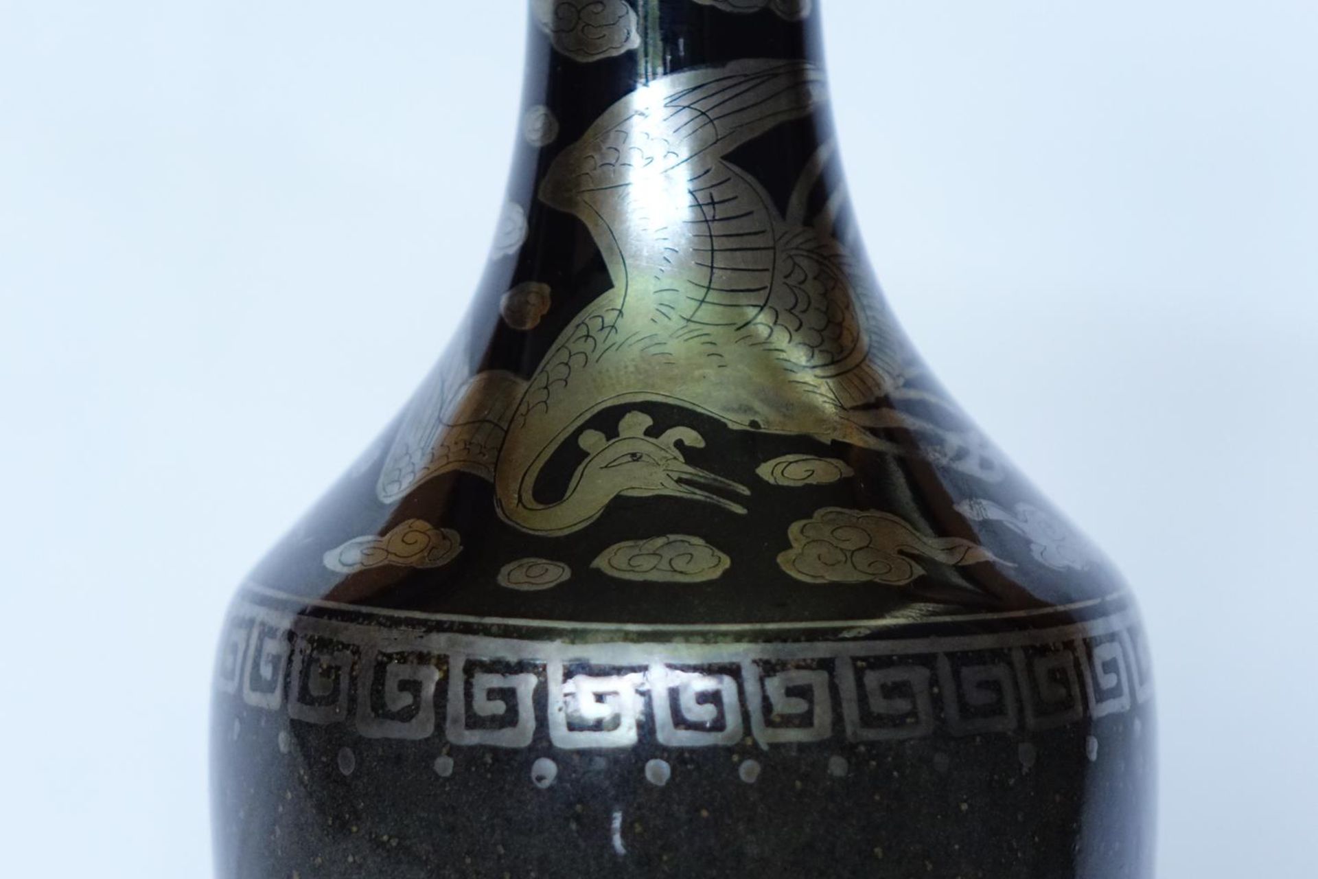 HOZEN: A BLACK GLAZED AND SILVER ENAMELED PORCELAIN VASE - Bild 2 aus 9