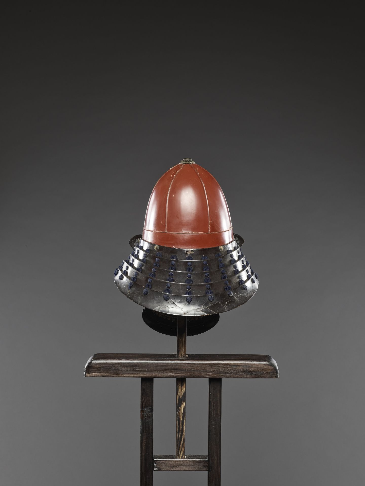 A LACQUERED IRON KABUTO AND MENPO, EDO PERIOD - Bild 3 aus 8