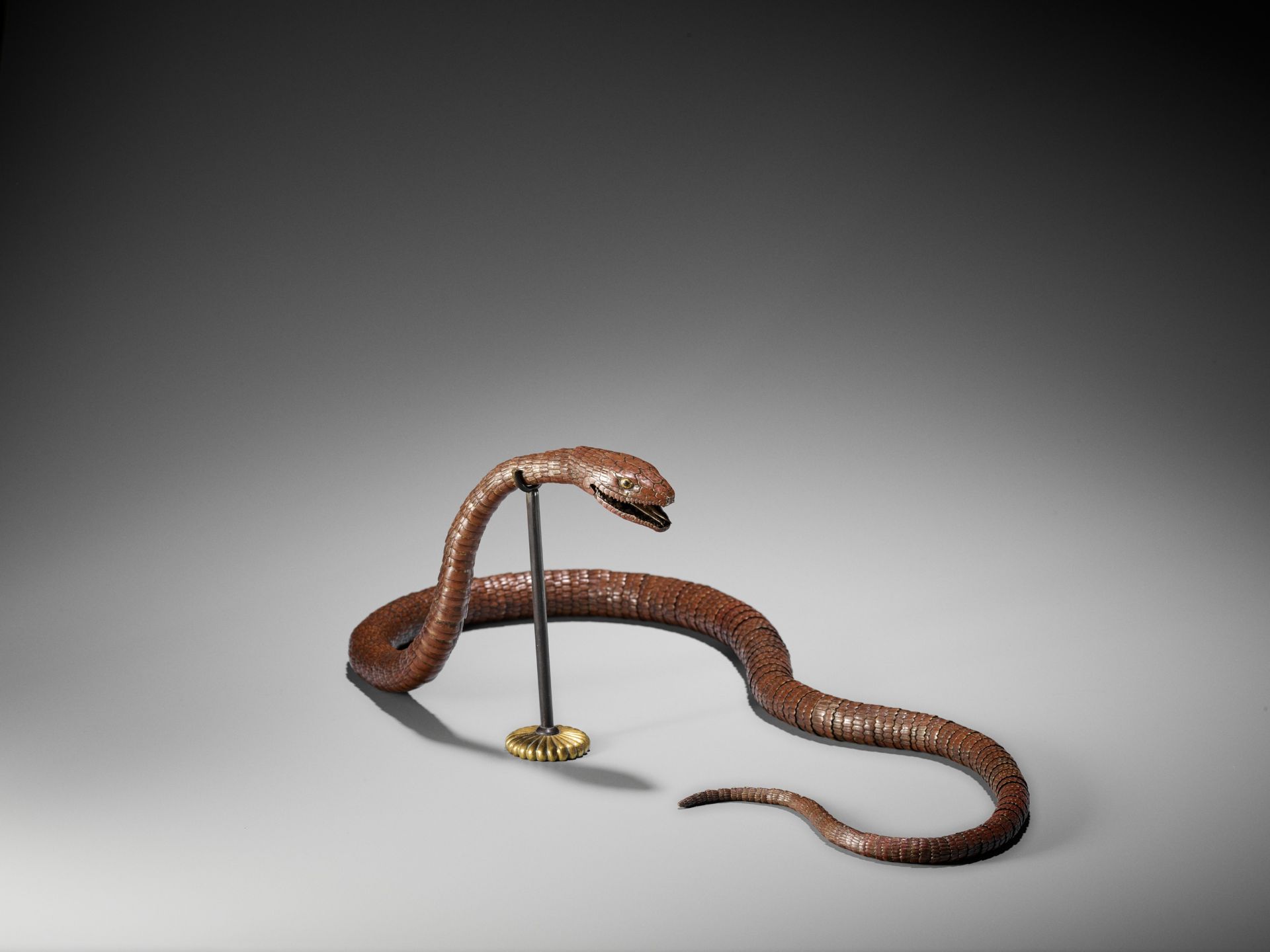 A RARE AND IMPRESSIVE PATINATED BRONZE ARTICULATED MODEL OF A SNAKE - Image 3 of 7