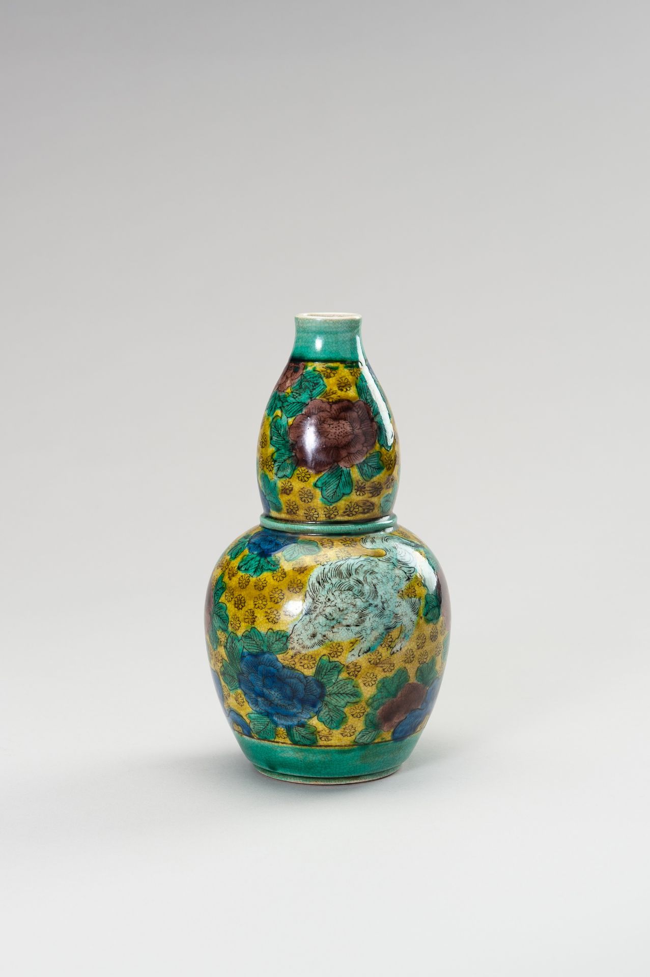 A YOSHIDAYA KUTANI PORCELAIN DOUBLE-GOURD VASE