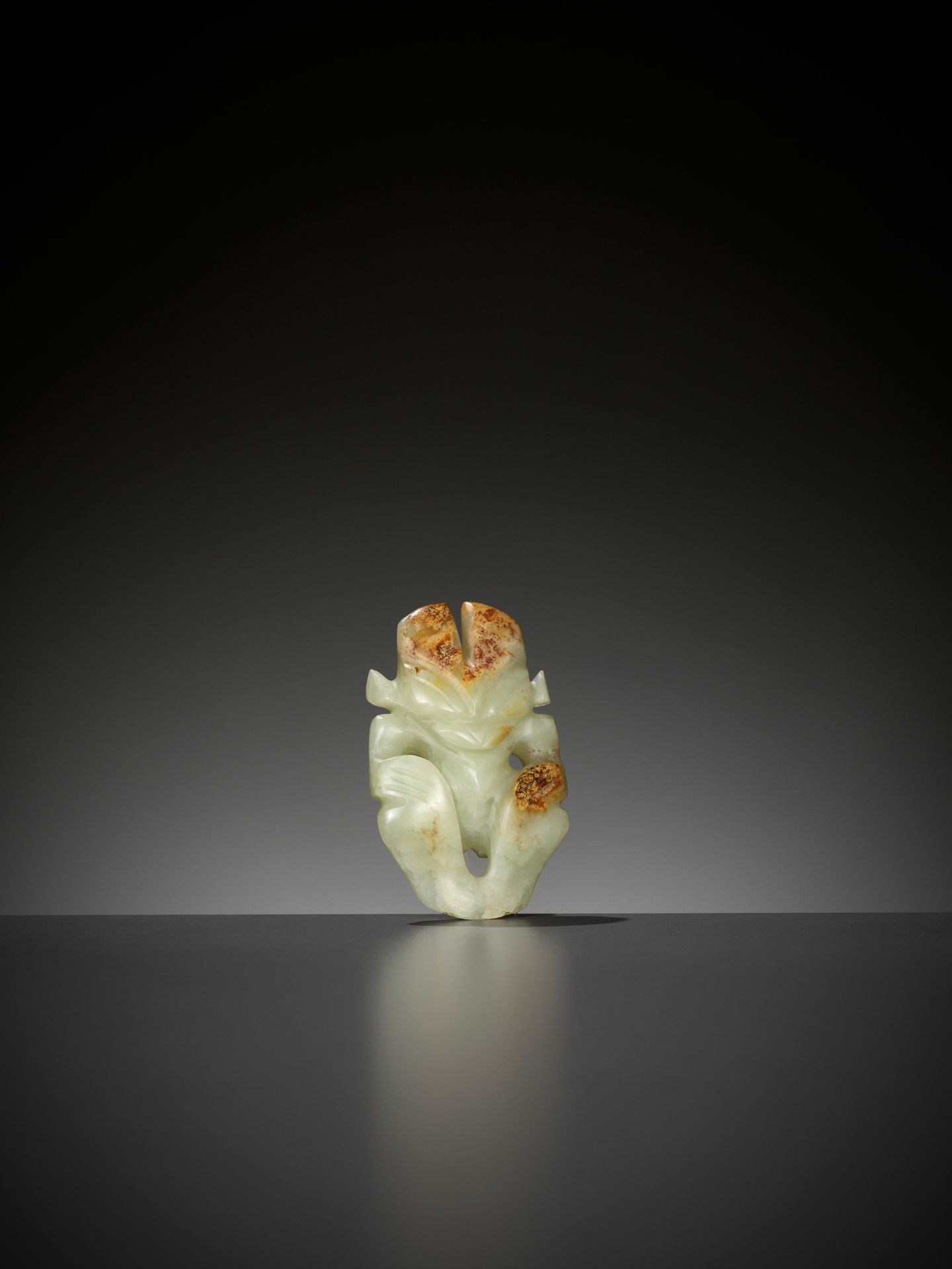 A RARE YELLOW AND RUSSET JADE 'HUMANOID FIGURE' PENDANT, HONGSHAN CULTURE - Image 3 of 10