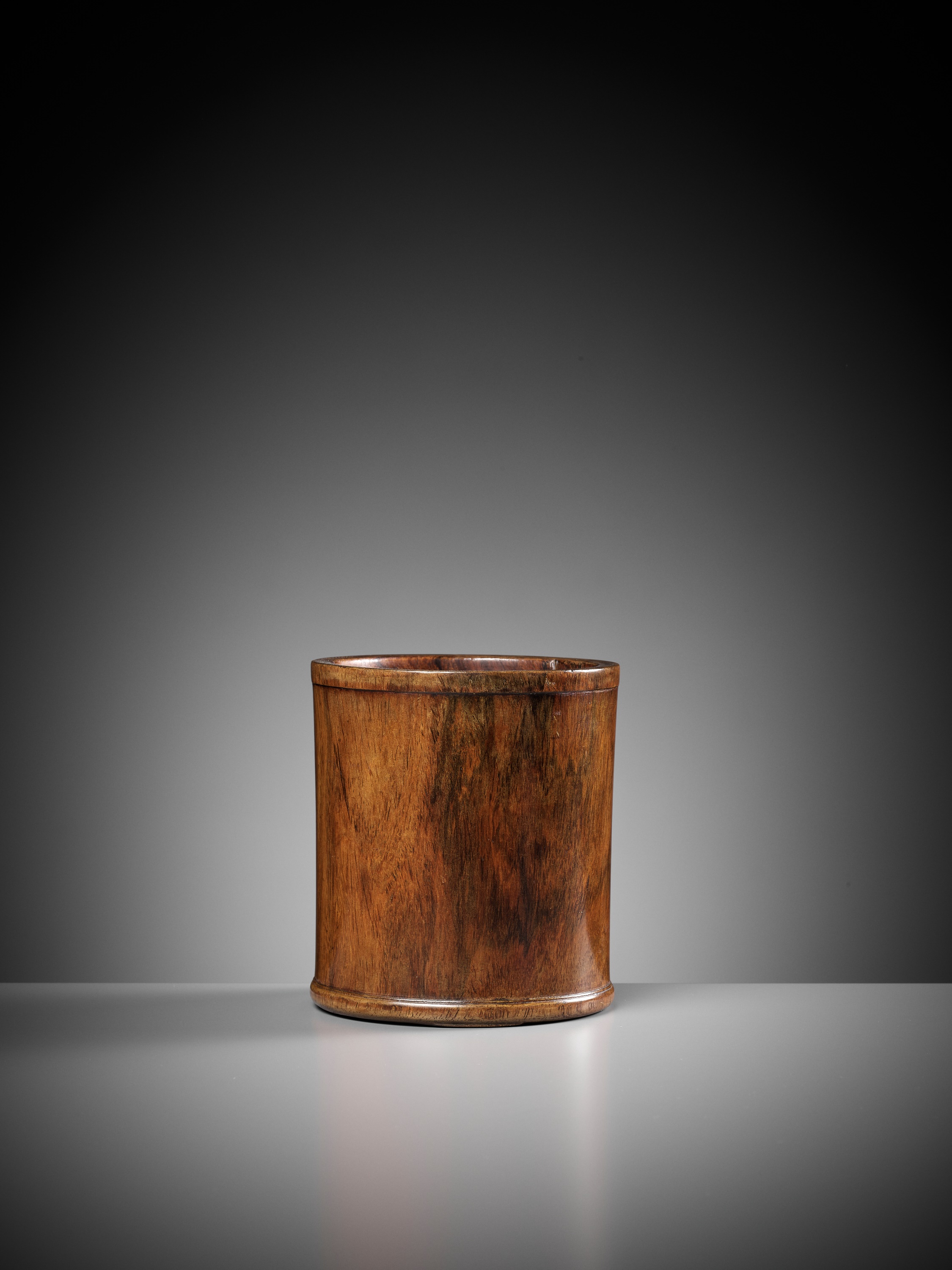 A HUANGHUALI BRUSHPOT, BITONG, FIRST HALF OF THE QING DYNASTY - Image 6 of 8