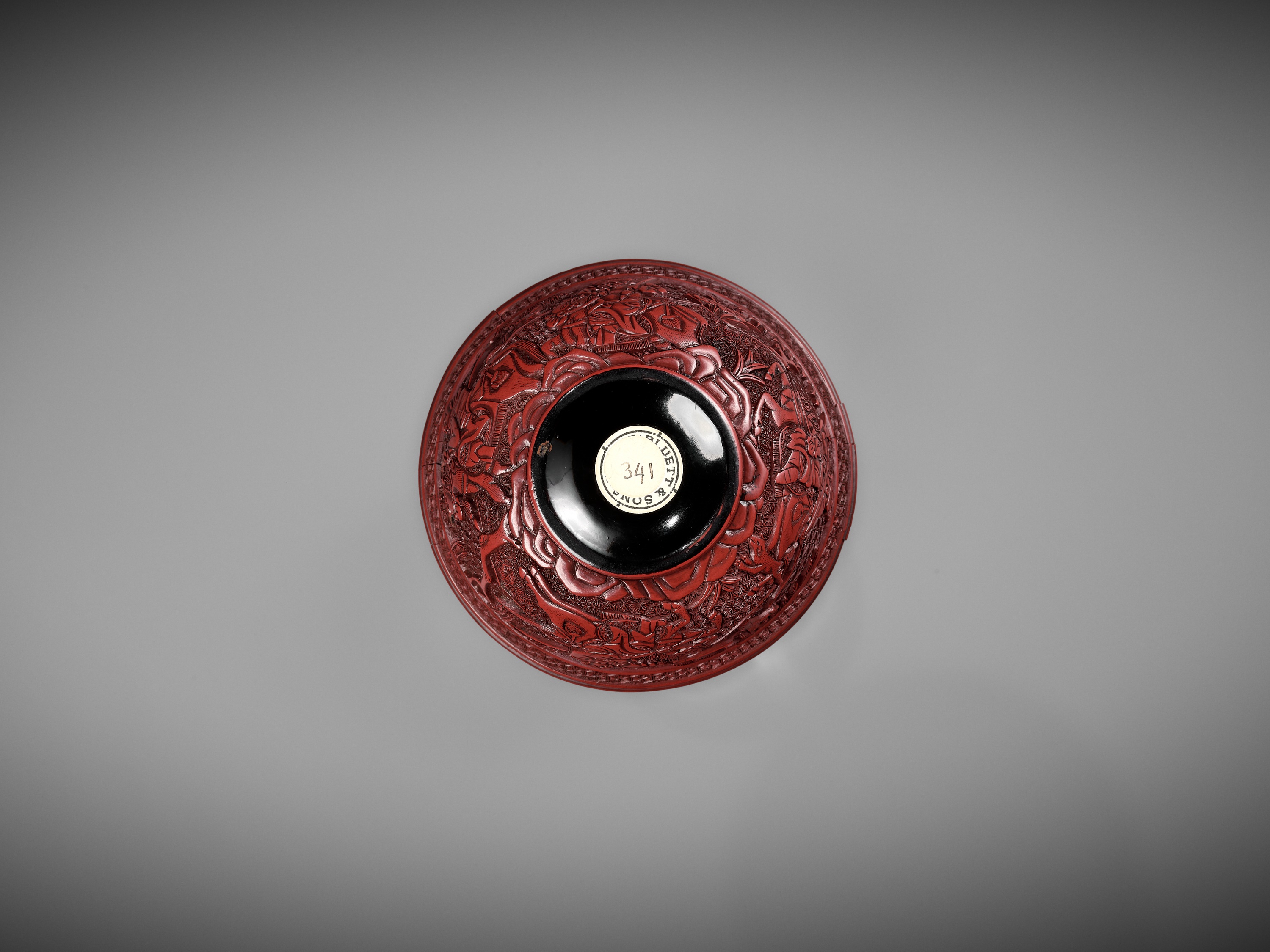 A RARE RED LACQUER 'MONGOL HUNT' BOWL, ATTRIBUTED TO ZHOU ZHU - Bild 2 aus 20