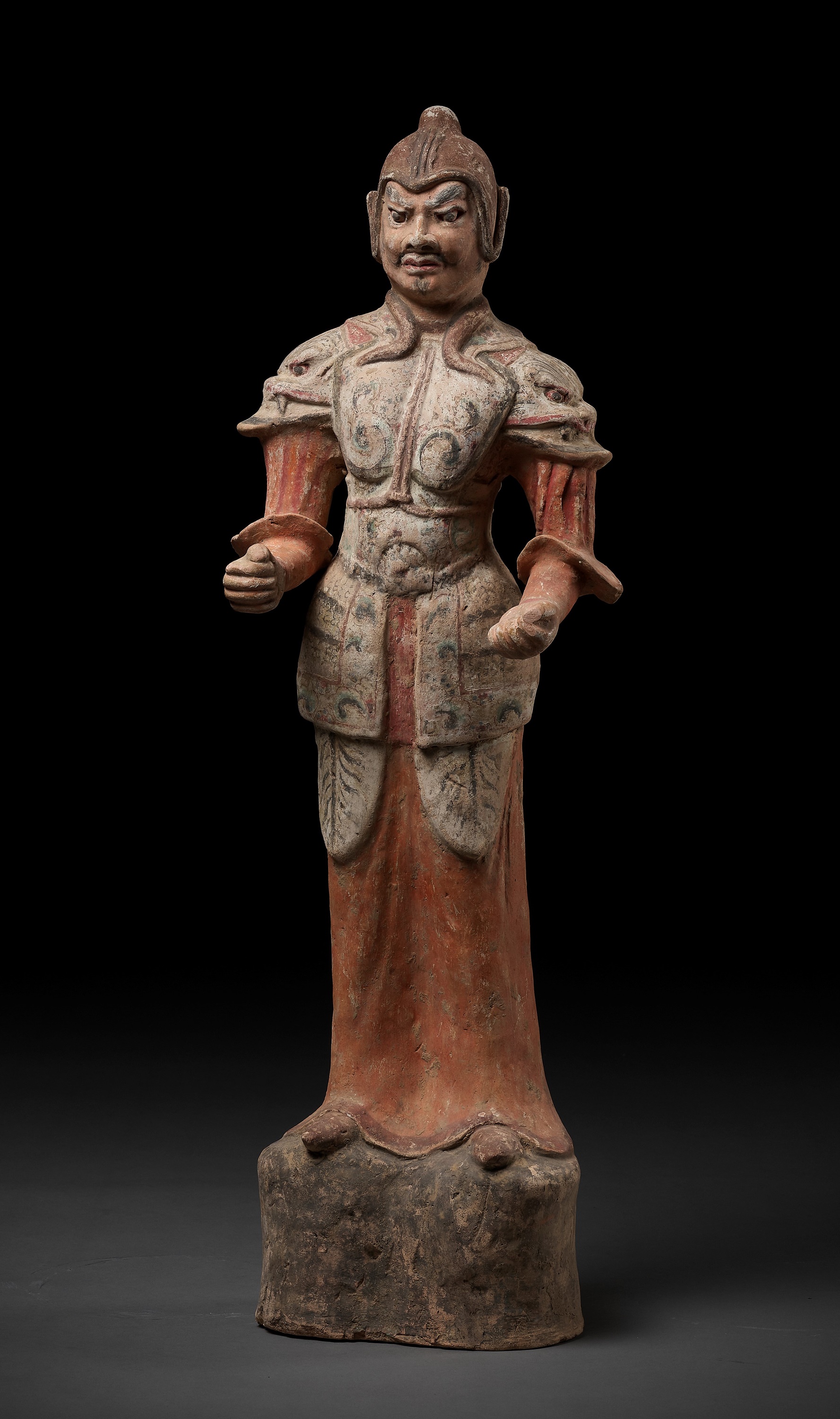 A MASSIVE PAINTED POTTERY FIGURE OF A LOKAPALA, TANG DYNASTY - Bild 2 aus 11