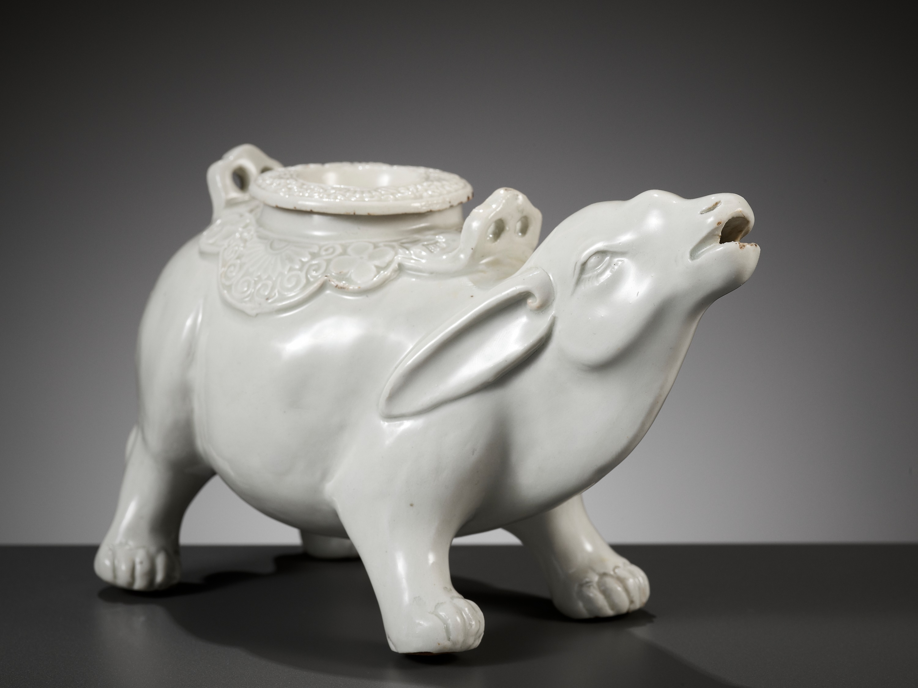 A DEHUA 'RABBIT' WATERDROPPER AND COVER, EARLY QING DYNASTY - Bild 2 aus 12