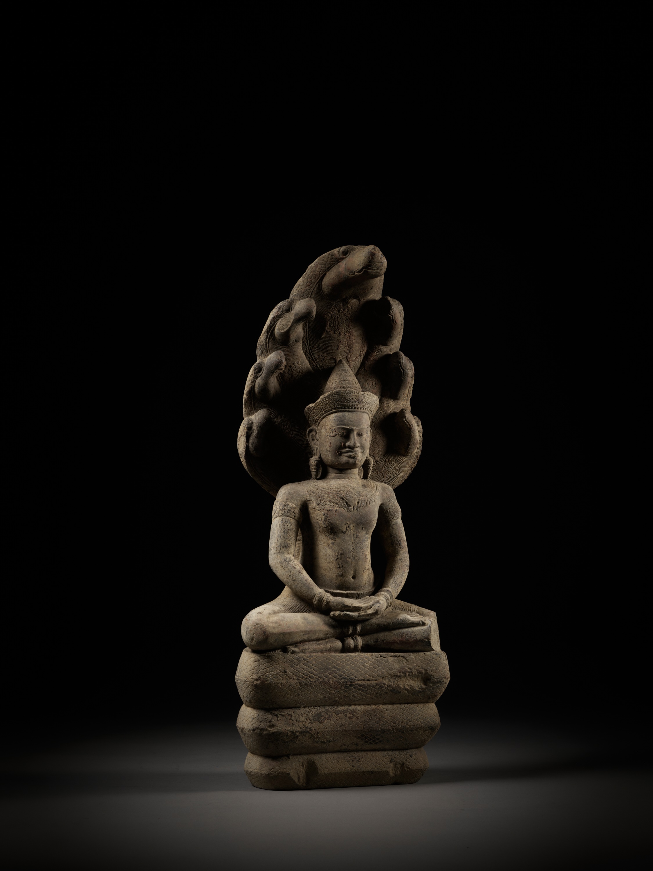 A LARGE SANDSTONE FIGURE OF BUDDHA MUCHALINDA, ANGKOR PERIOD - Image 12 of 14