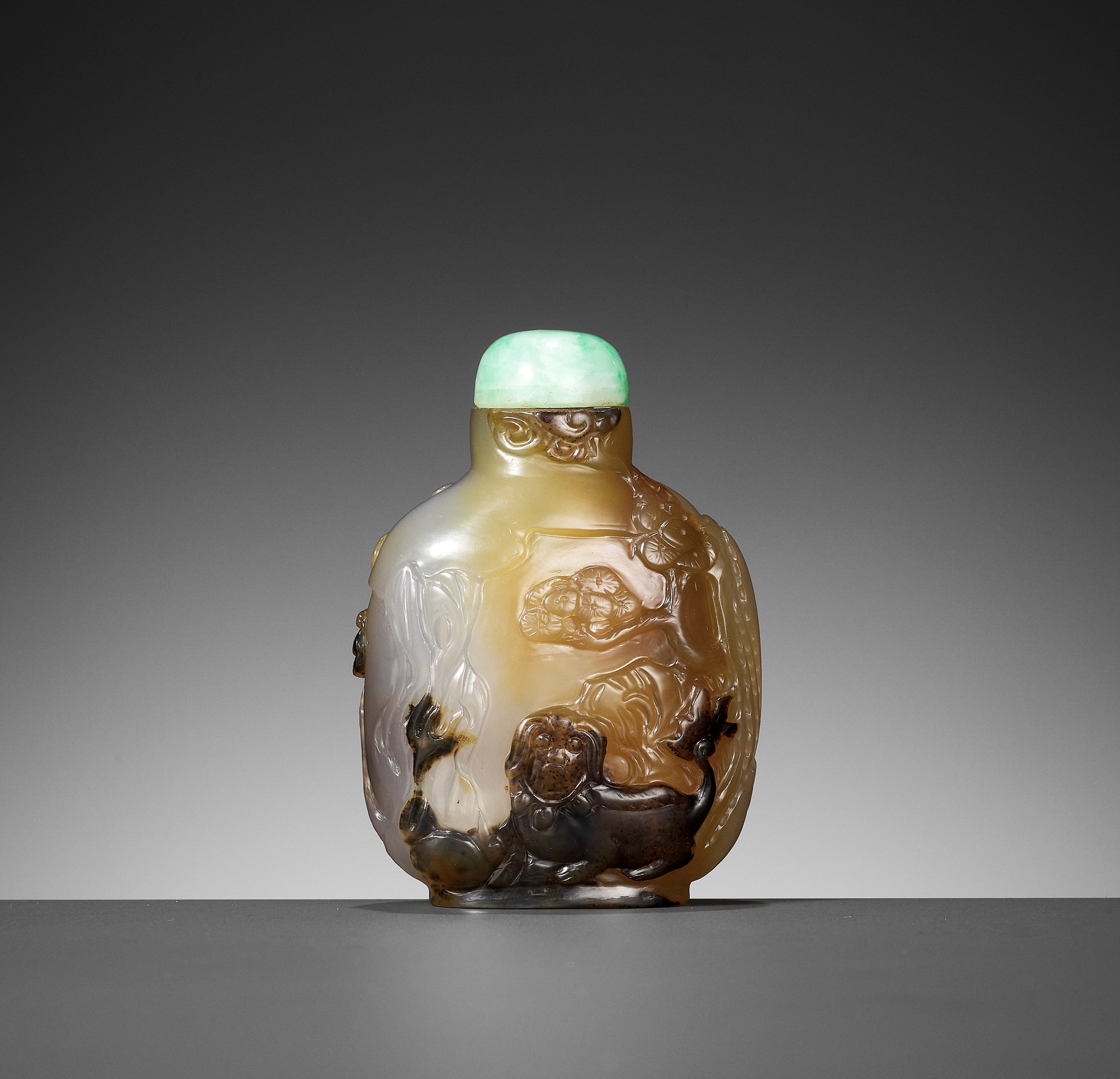 A SUZHOU SCHOOL CARVED AGATE 'BUDAI' SNUFF BOTTLE