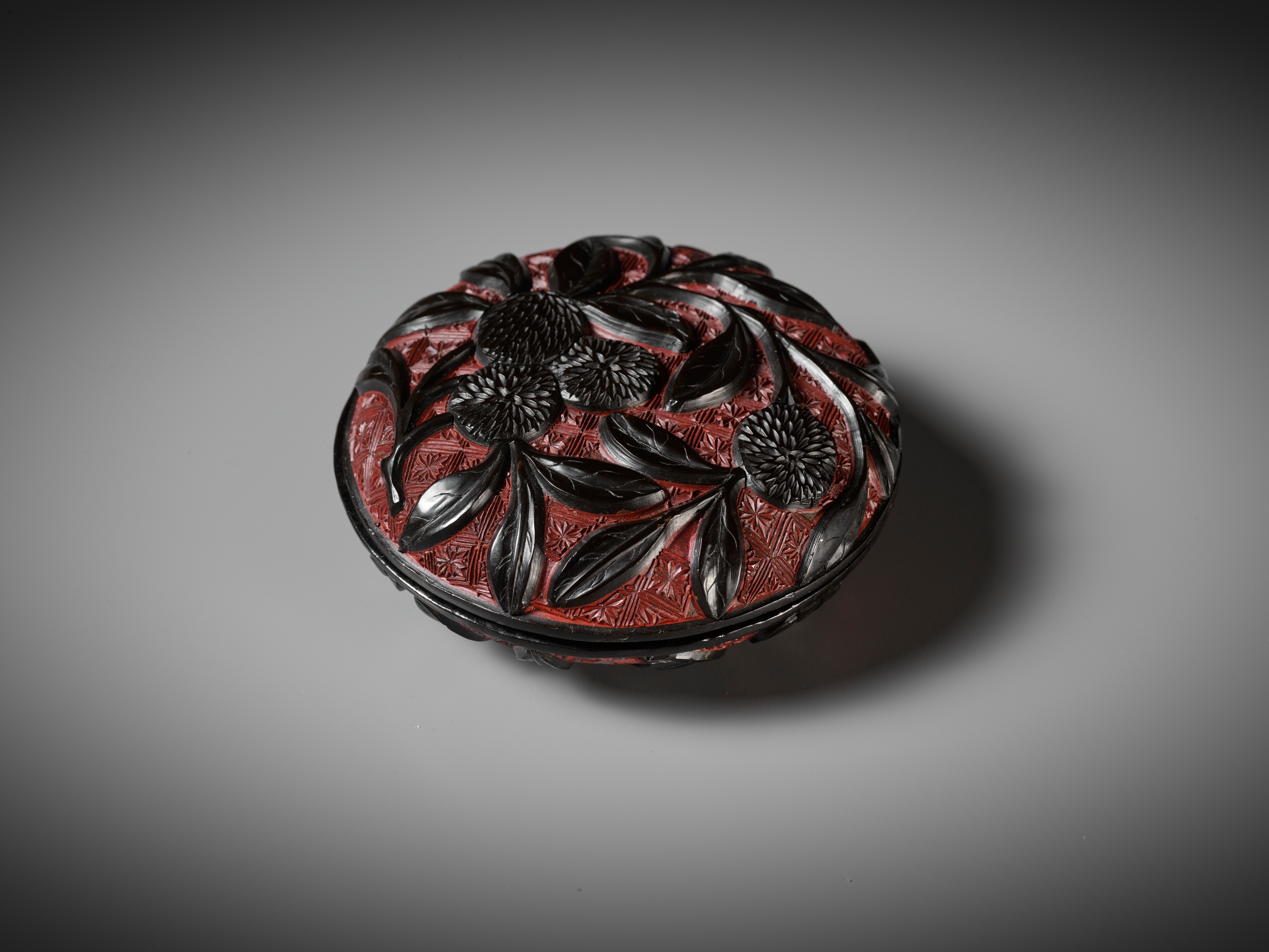 A PAIR OF RED AND BLACK LACQUER 'LYCHEE' BOXES AND COVERS, MING DYNASTY - Image 11 of 11
