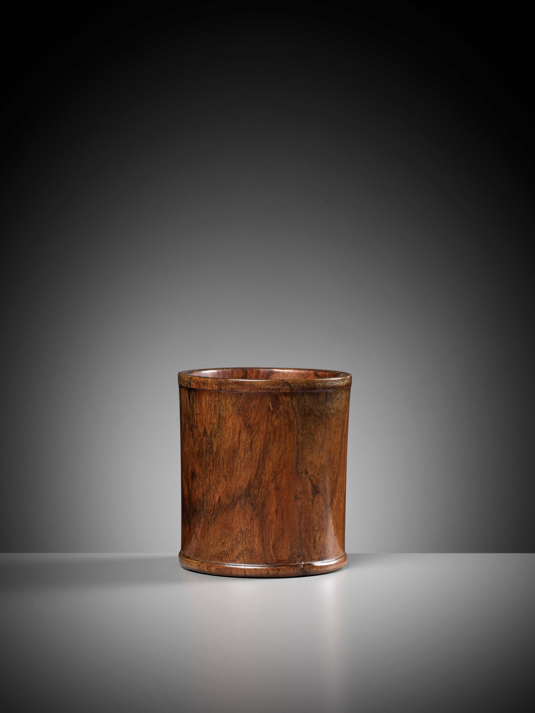 A HUANGHUALI BRUSHPOT, BITONG, FIRST HALF OF THE QING DYNASTY - Image 2 of 8