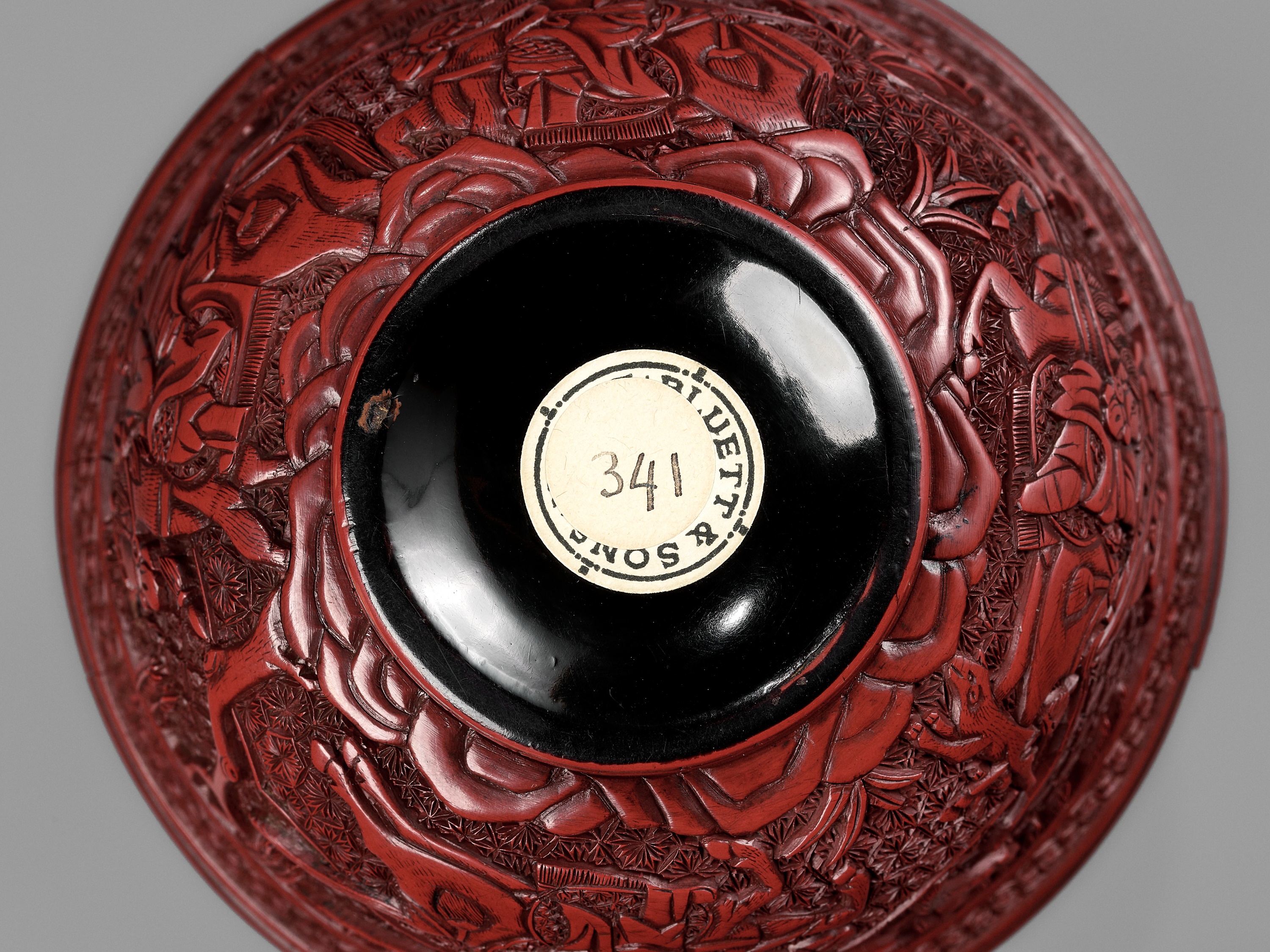 A RARE RED LACQUER 'MONGOL HUNT' BOWL, ATTRIBUTED TO ZHOU ZHU - Bild 19 aus 20