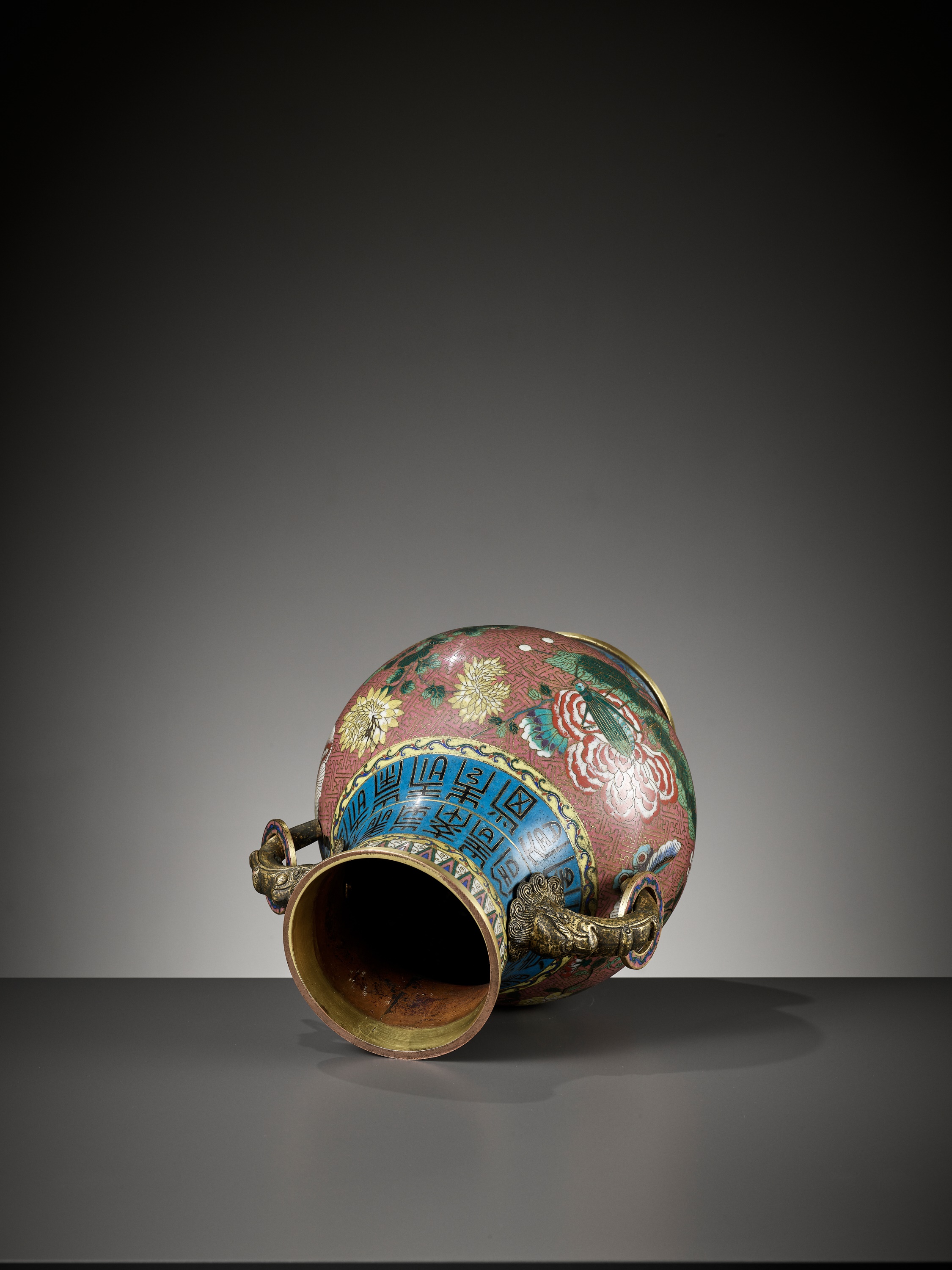 A GILT-BRONZE AND CLOISONNE ENAMEL 'CRICKET' VASE, HU, JIAQING PERIOD - Image 12 of 14