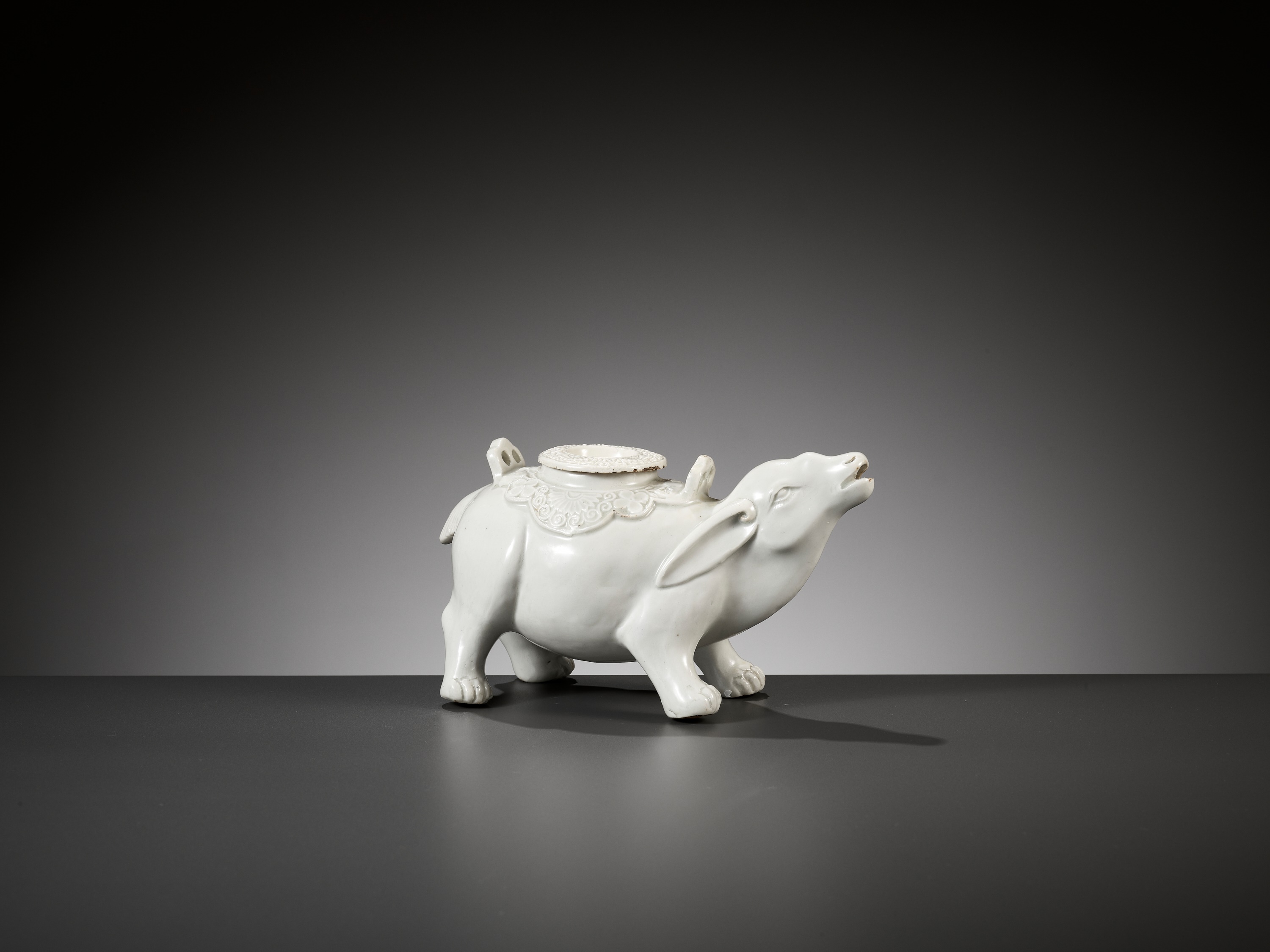 A DEHUA 'RABBIT' WATERDROPPER AND COVER, EARLY QING DYNASTY - Bild 5 aus 12