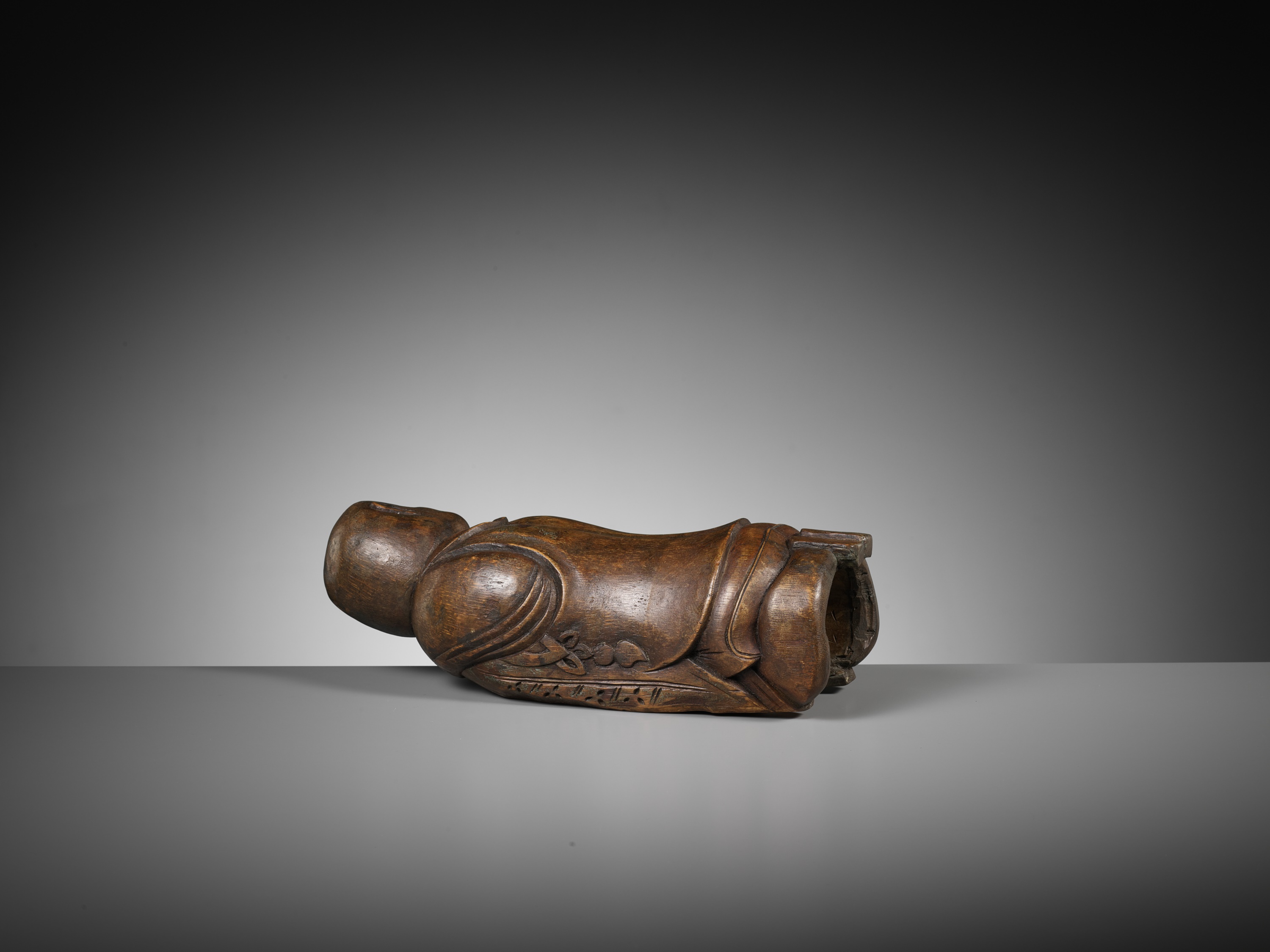 A CARVED BAMBOO 'SLEEPING BOY' PILLOW, QING DYNASTY - Image 8 of 9