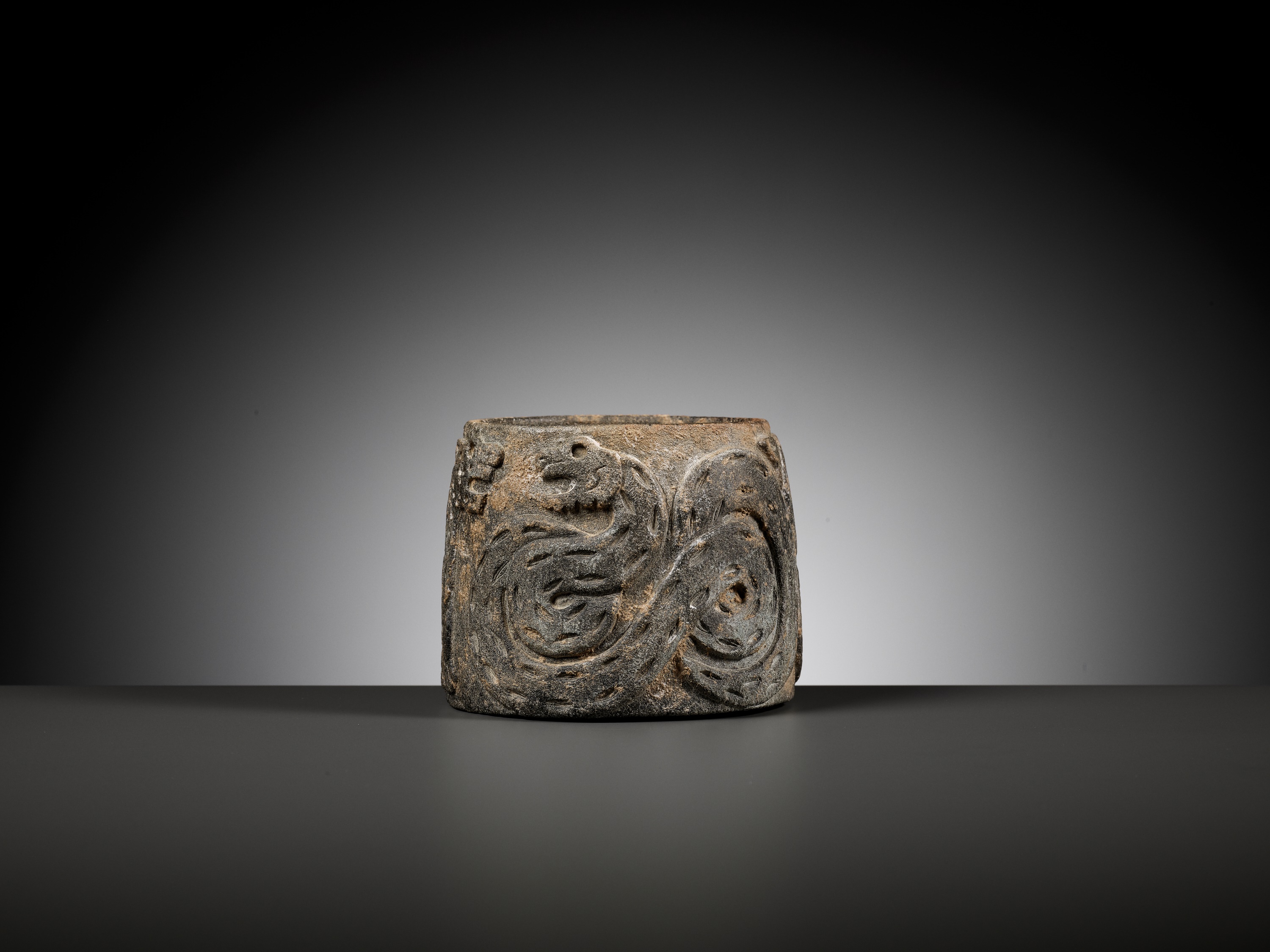 A FIGURAL STYLE 'SNAKE AND LION' CHLORITE VESSEL, CIRCA LATE 3RD MILLENNIUM BC - Bild 7 aus 13