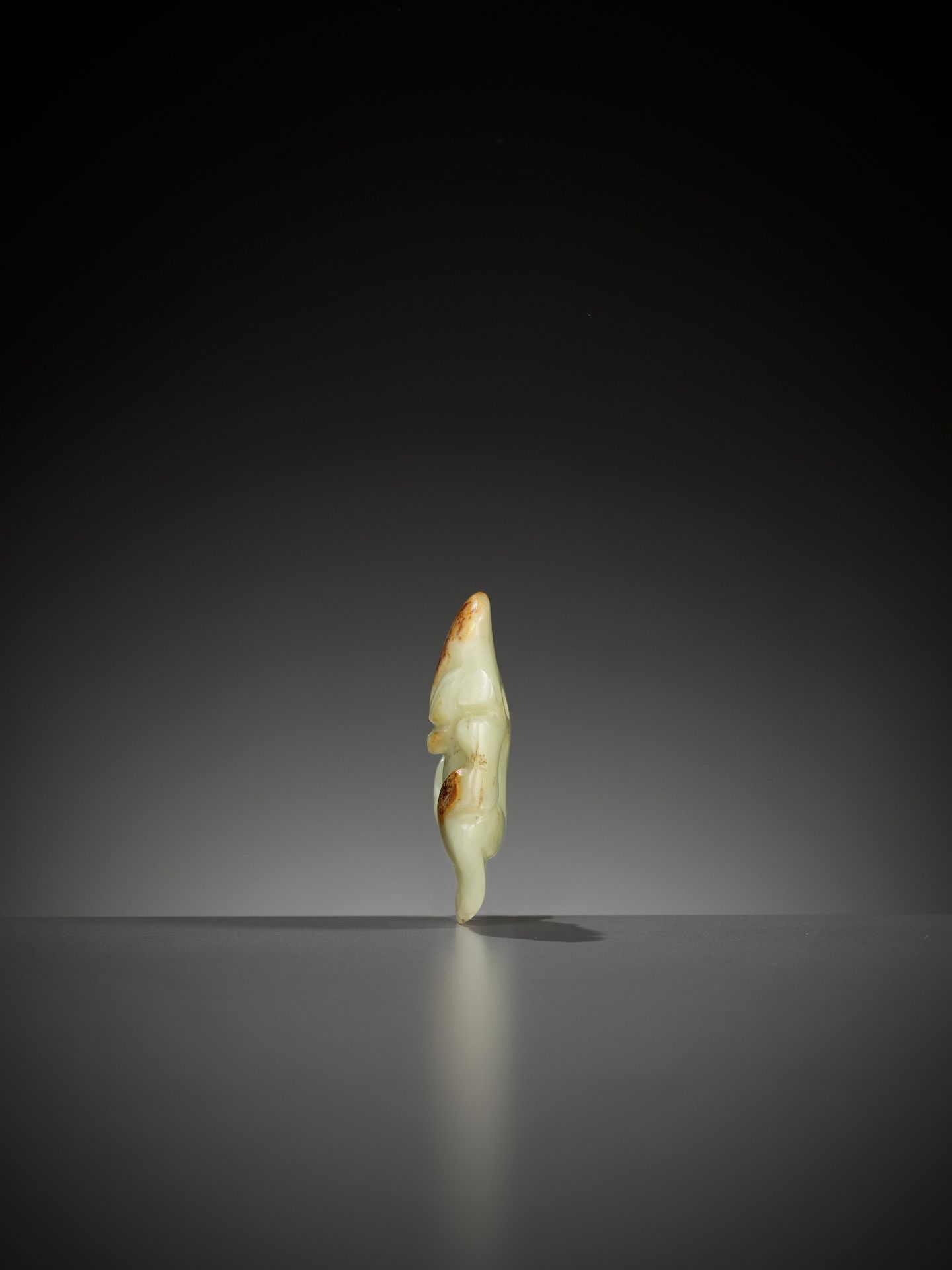 A RARE YELLOW AND RUSSET JADE 'HUMANOID FIGURE' PENDANT, HONGSHAN CULTURE - Image 10 of 10