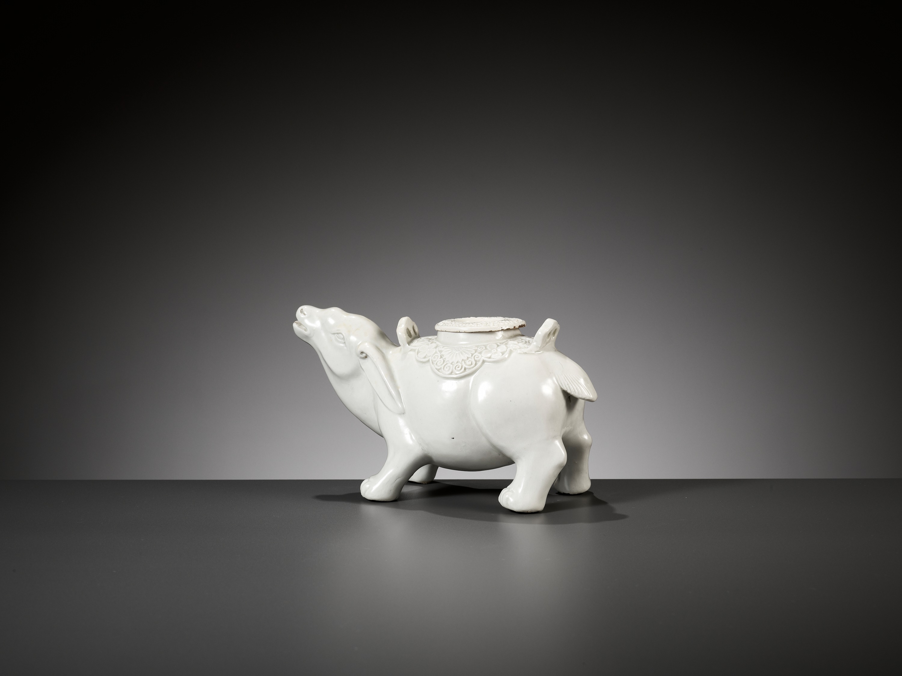 A DEHUA 'RABBIT' WATERDROPPER AND COVER, EARLY QING DYNASTY - Bild 8 aus 12