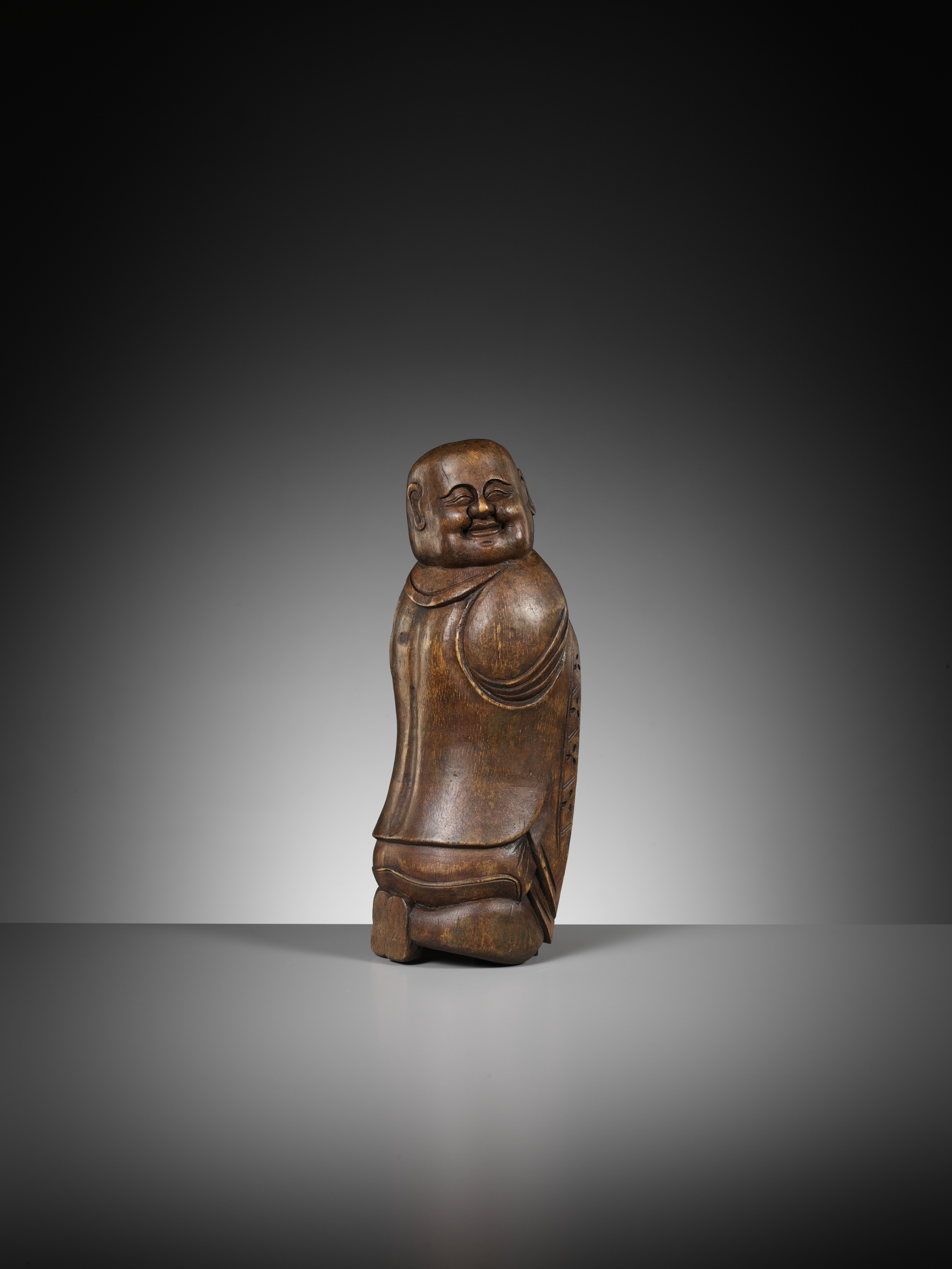 A CARVED BAMBOO 'SLEEPING BOY' PILLOW, QING DYNASTY - Image 5 of 9