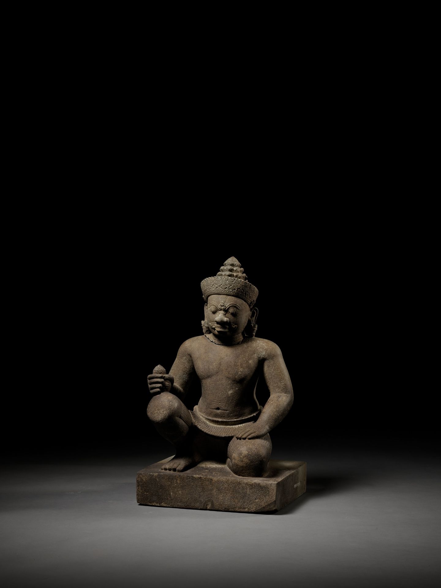 A SANDSTONE GUARDIAN FIGURE DEPICTING A YAKSHA, KOH KER STYLE - Image 2 of 16