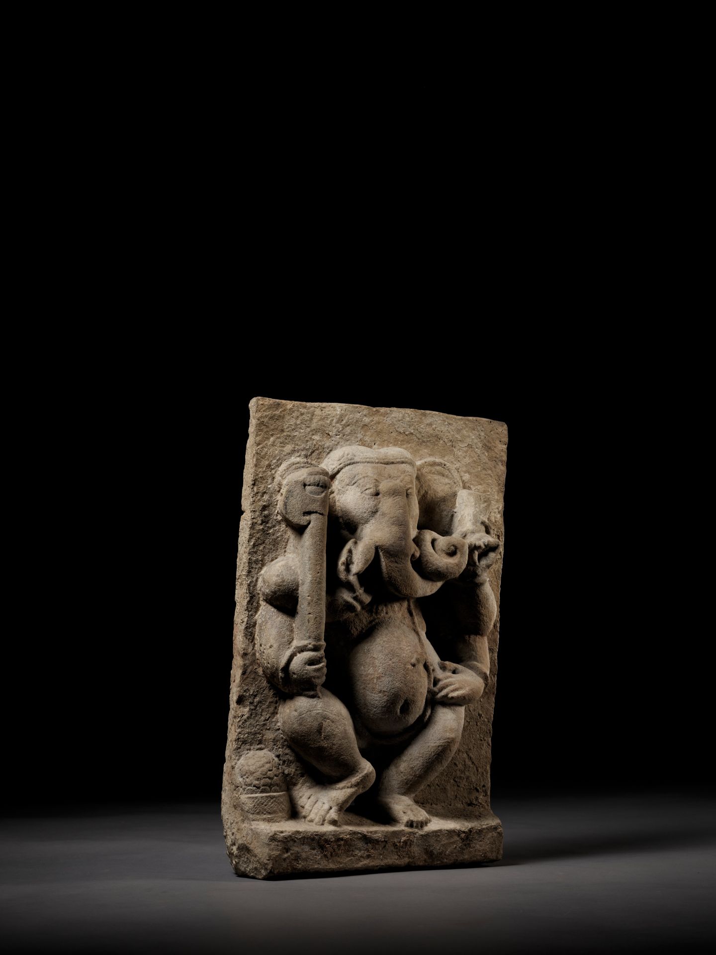 A BUFF SANDSTONE FIGURE OF DANCING GANESHA, MAHAGANAPATI, 10TH CENTURY - Image 7 of 11