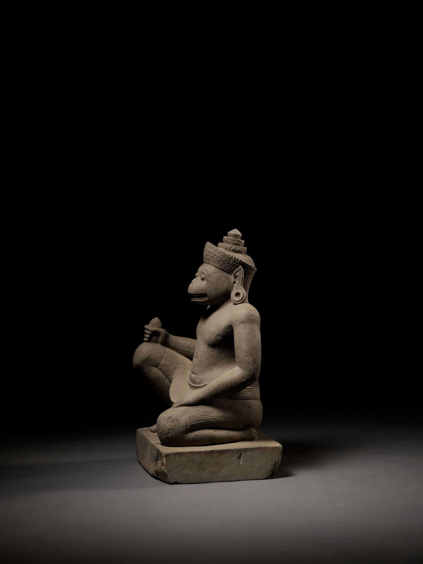 A SANDSTONE GUARDIAN FIGURE DEPICTING HANUMAN, KOH KER STYLE - Image 13 of 18