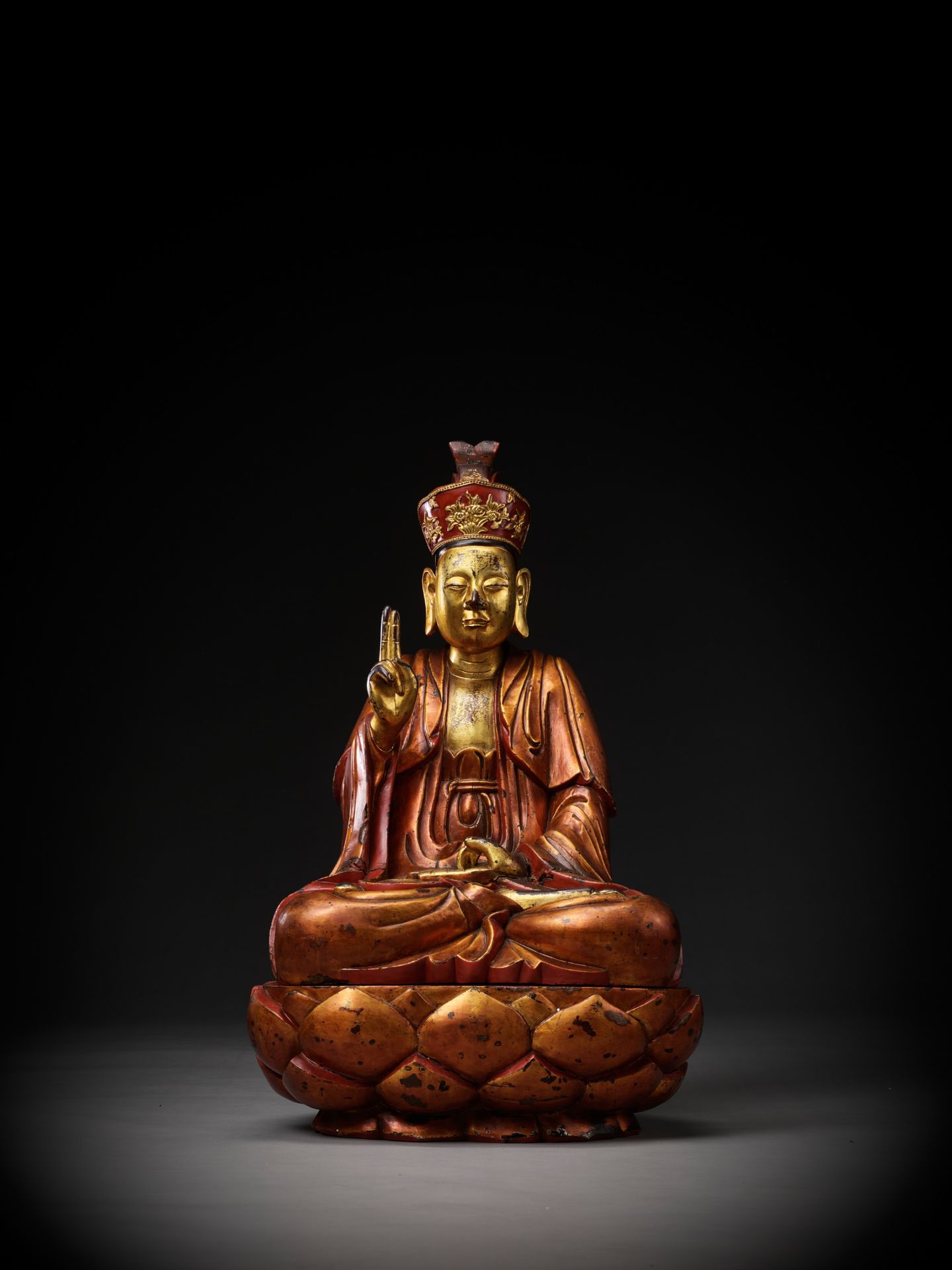 A LARGE GILT-LACQUERED WOOD FIGURE OF A BODHISATTVA, VIETNAM, 17TH-18TH CENTURY - Image 3 of 14