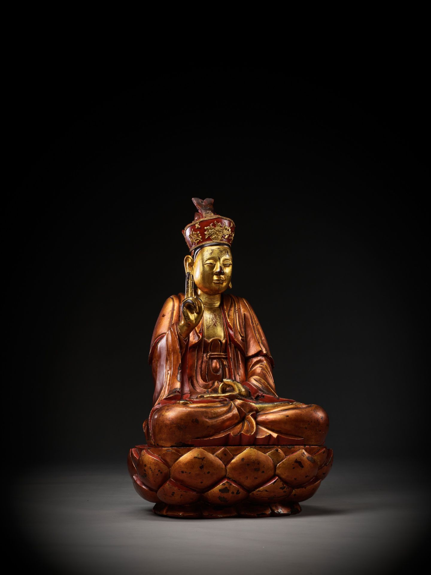 A LARGE GILT-LACQUERED WOOD FIGURE OF A BODHISATTVA, VIETNAM, 17TH-18TH CENTURY - Image 10 of 14