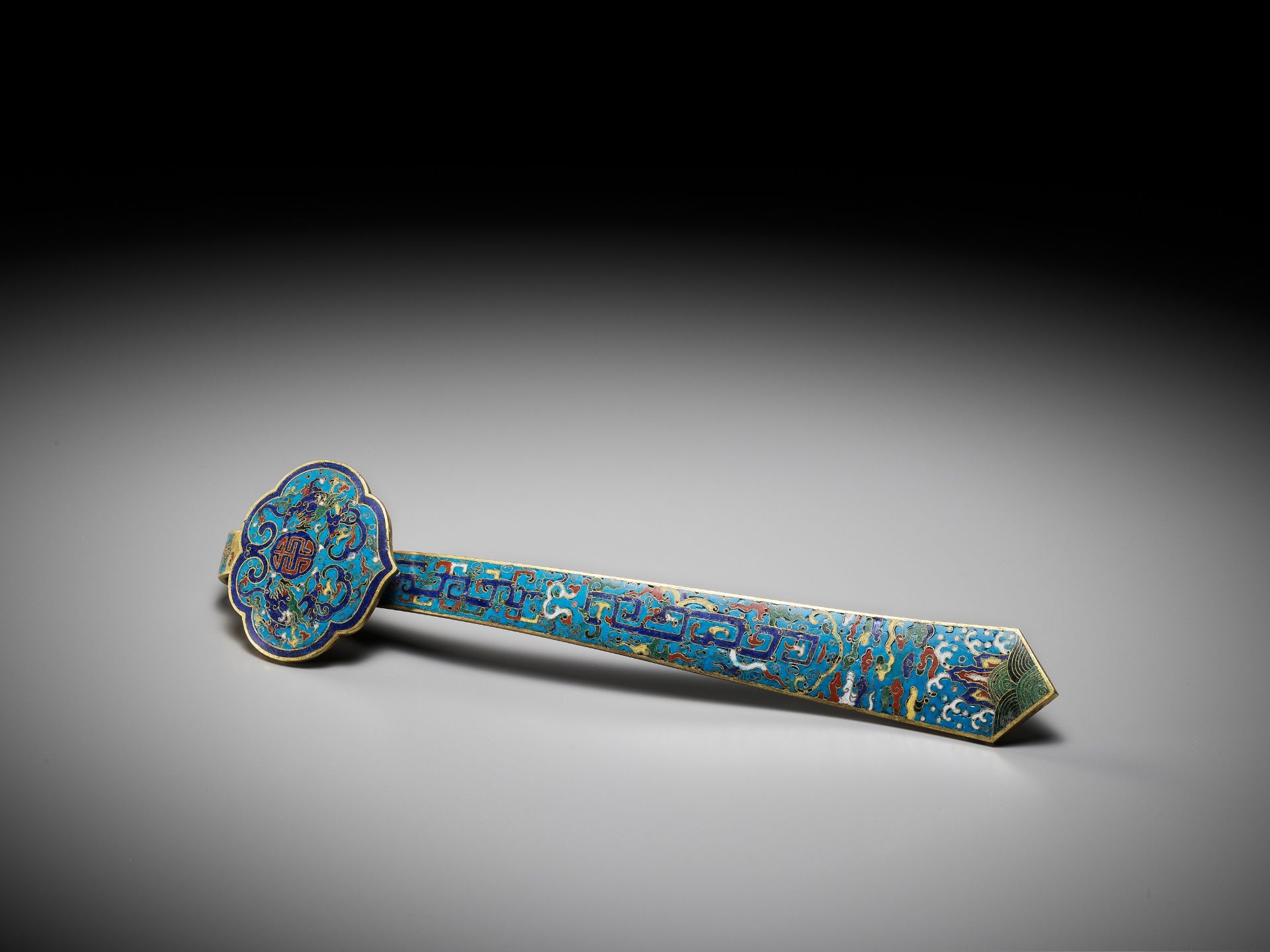 A CLOISONNE ENAMEL RUYI SCEPTER, EARLY QING DYNASTY - Image 14 of 15