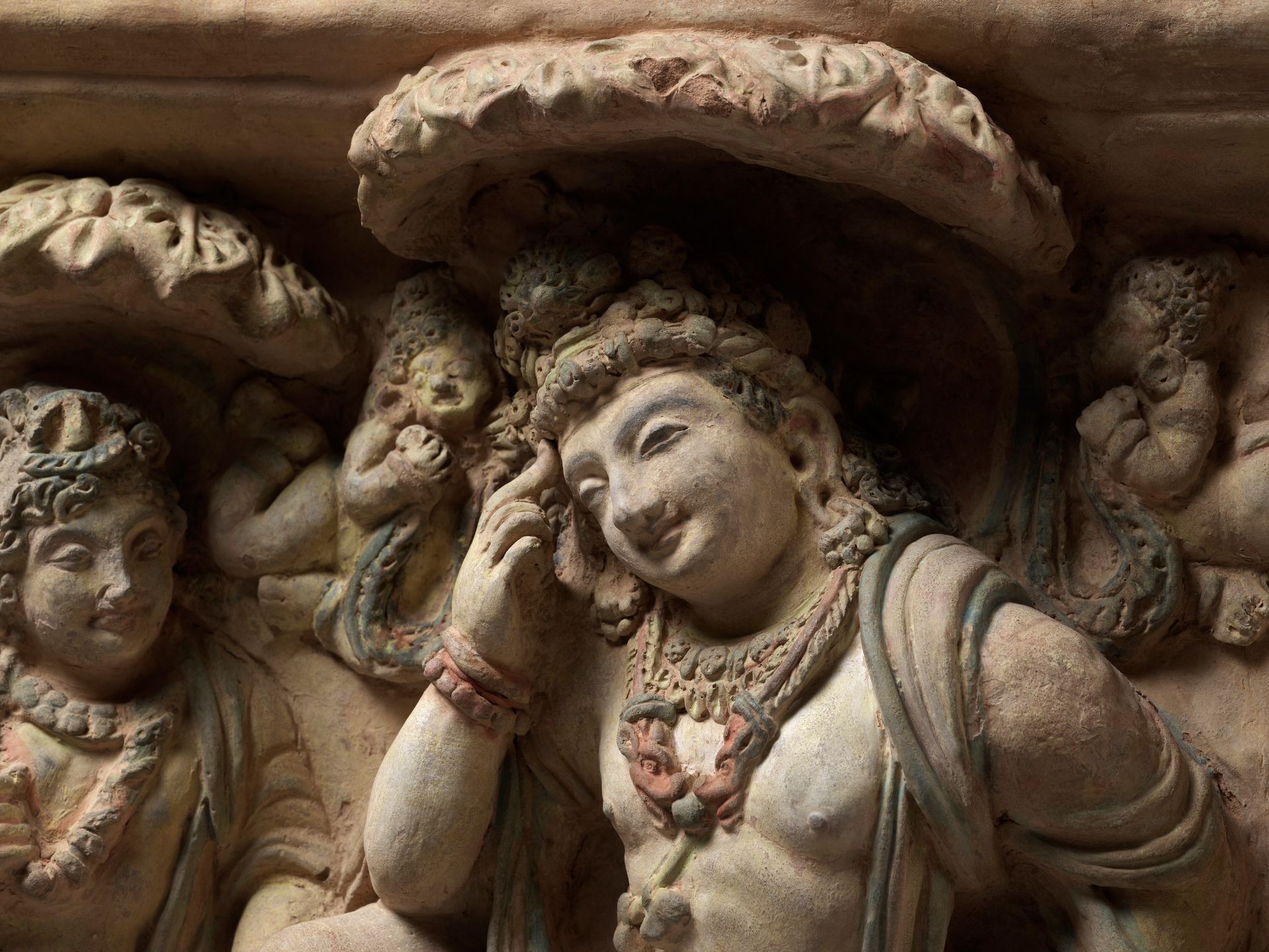 AN EXTRAORDINARILY RARE AND SPECTACULAR TERRACOTTA RELIEF OF A THINKING PRINCE SIDDHARTA UNDER THE B - Image 14 of 19