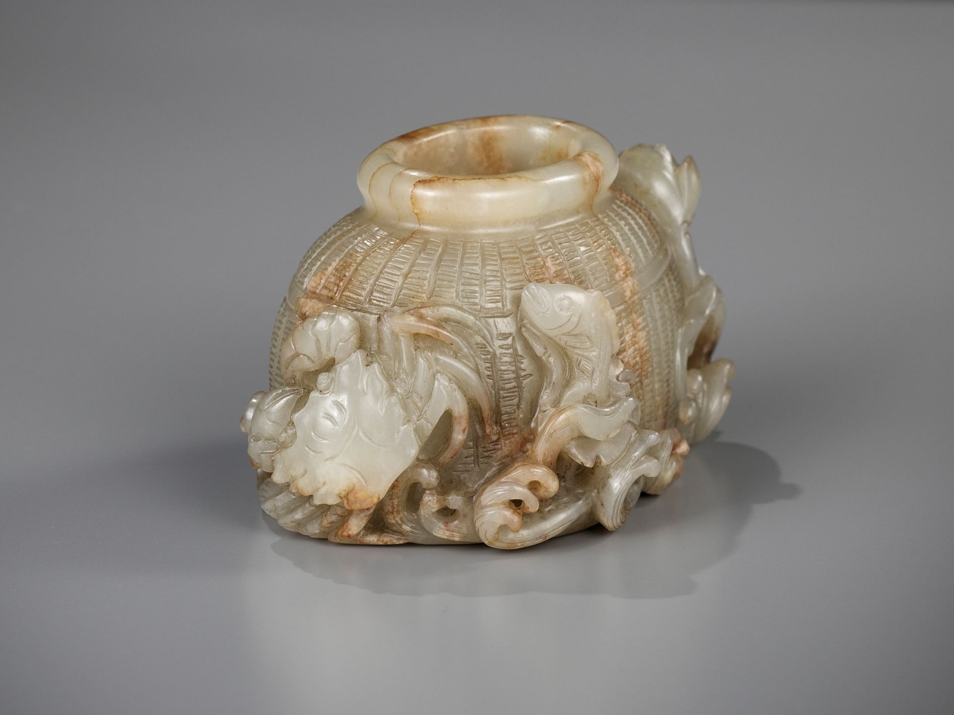 A FINE CELADON JADE 'FISH BASKET' BRUSH WASHER, 18TH-19TH CENTURY - Image 11 of 12