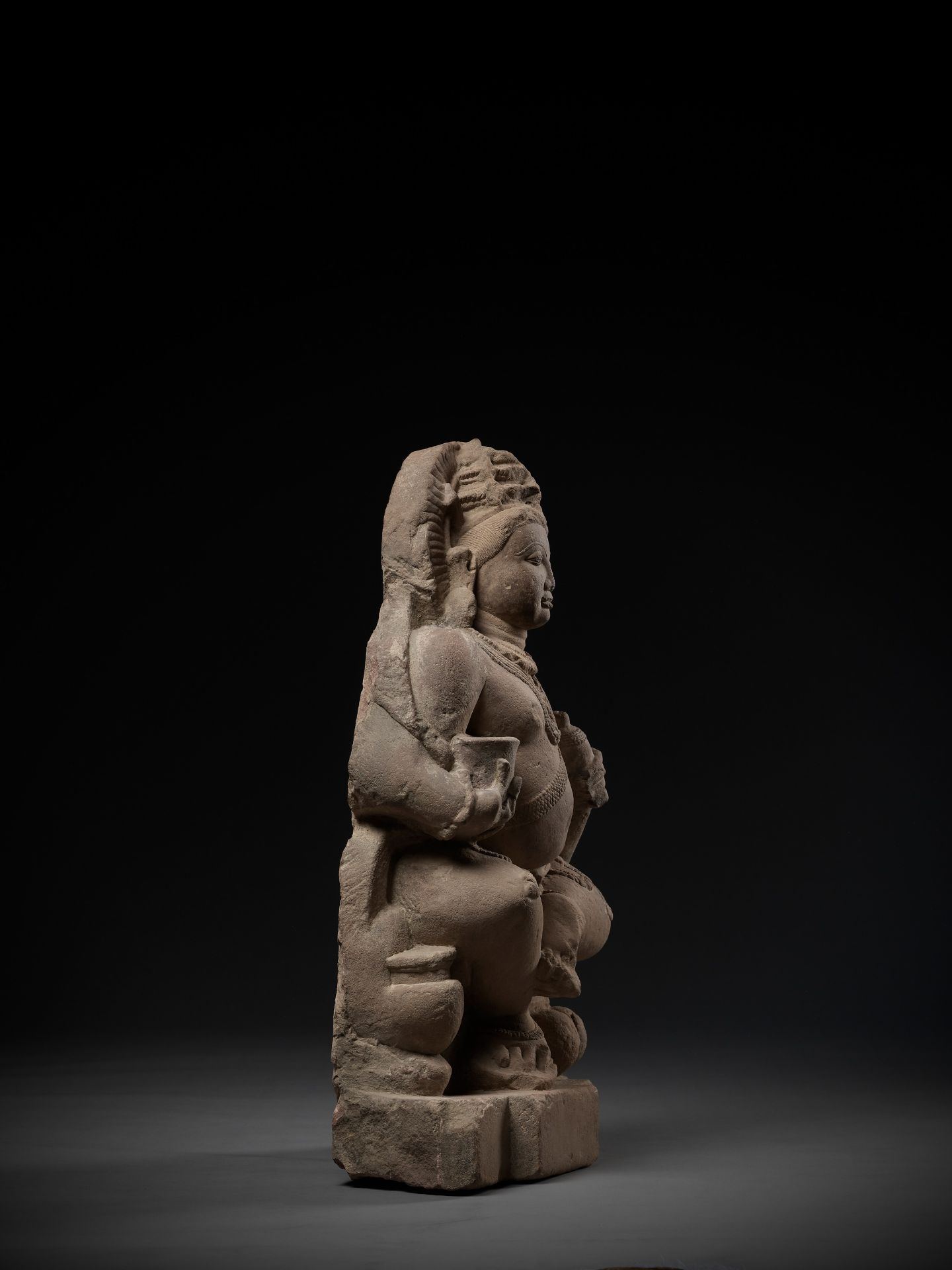 A RARE BACCHANALIAN KUBERA, GUPTA EMPIRE, PINK SANDSTONE - Image 10 of 12