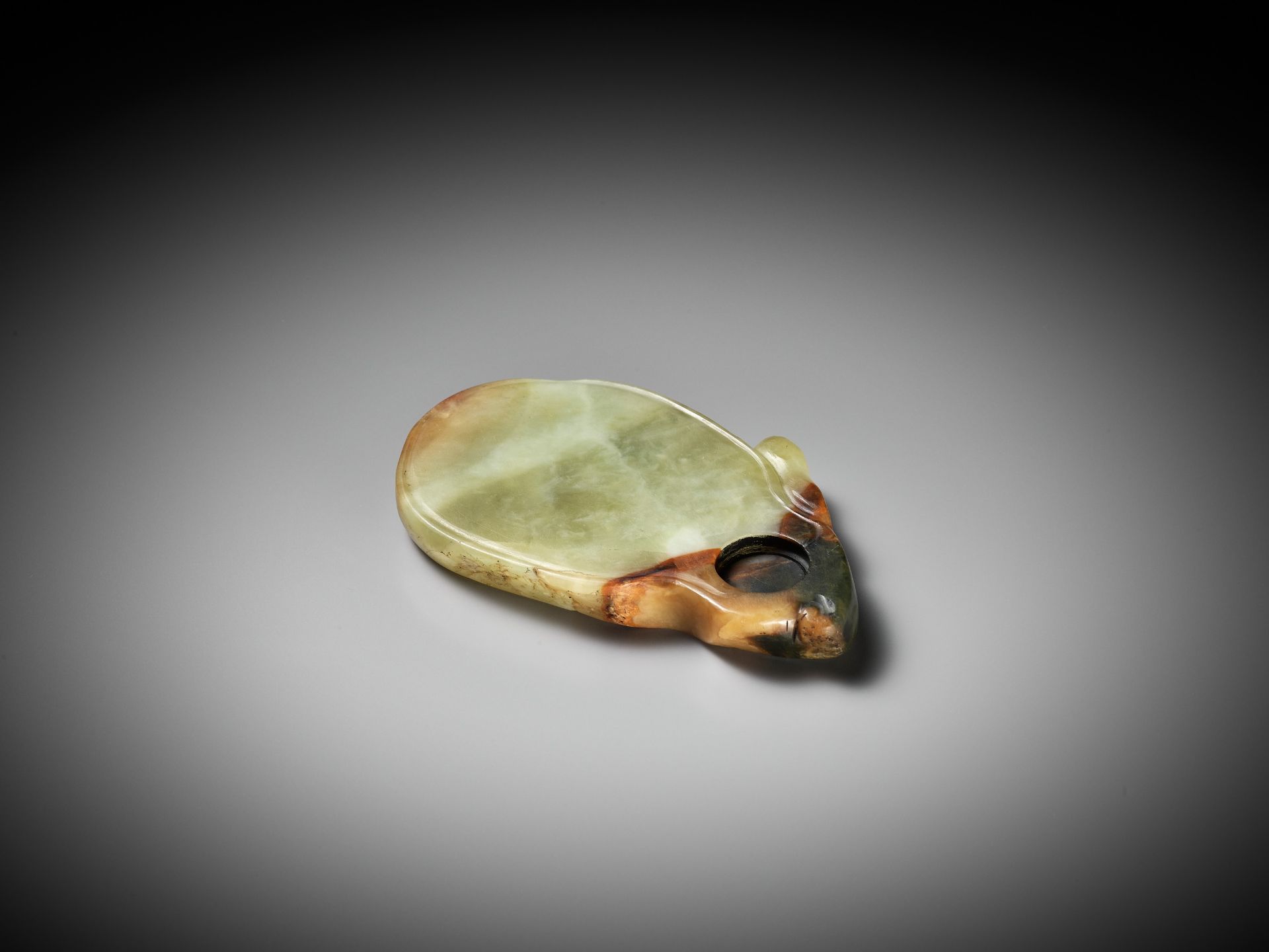 A YELLOW AND RUSSET JADE 'RABBIT' INKSTONE, EARLY QING DYNASTY - Image 4 of 8