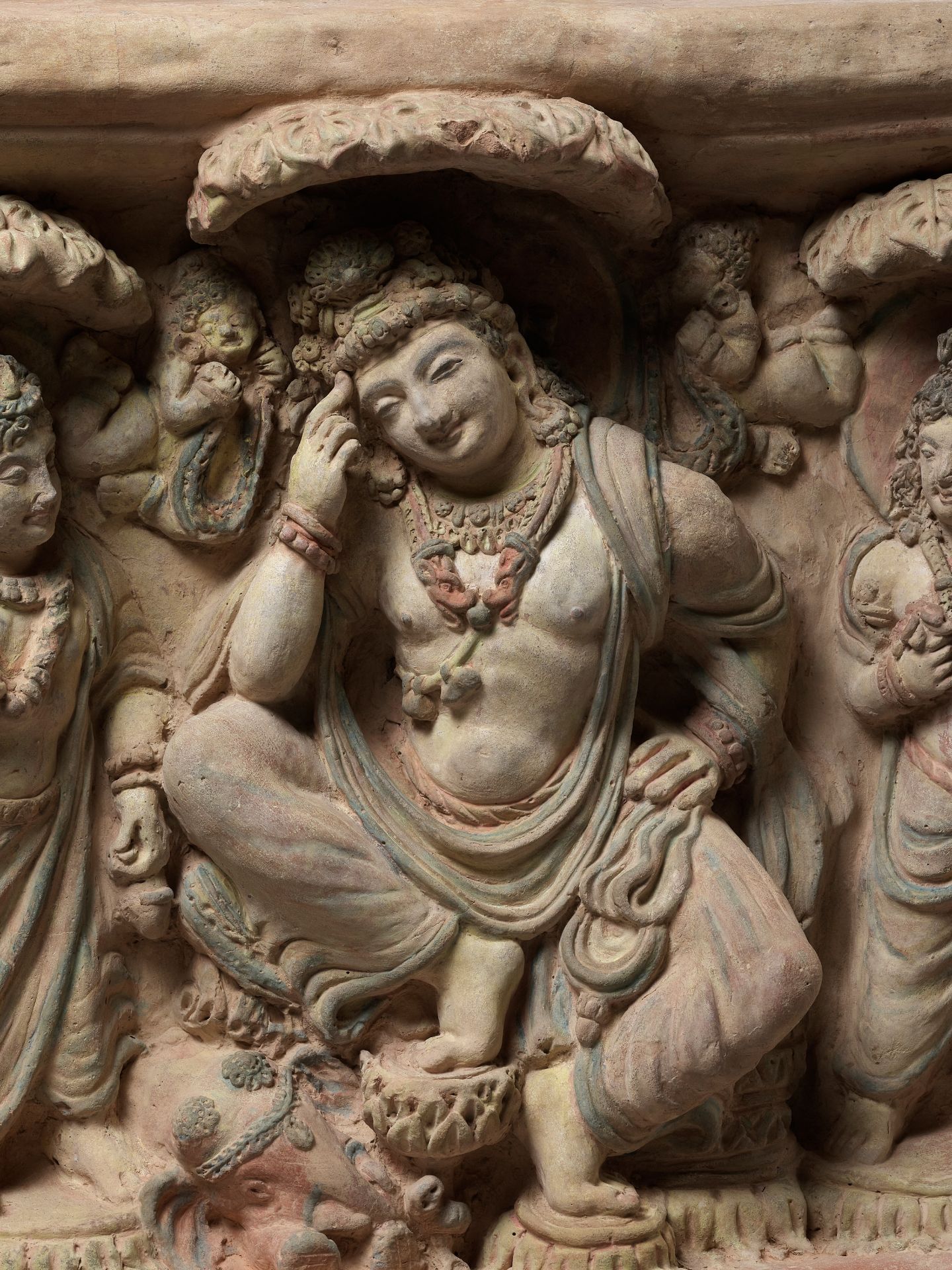 AN EXTRAORDINARILY RARE AND SPECTACULAR TERRACOTTA RELIEF OF A THINKING PRINCE SIDDHARTA UNDER THE B - Image 10 of 19