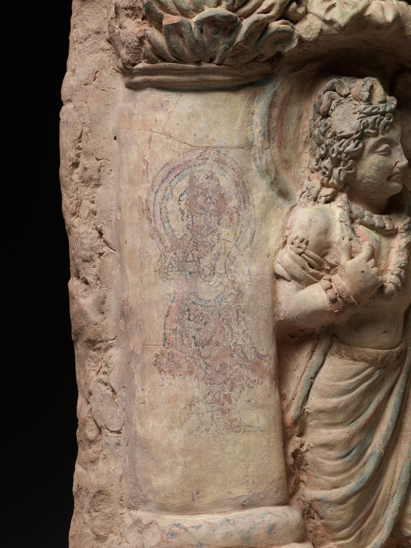 AN EXTRAORDINARILY RARE AND SPECTACULAR TERRACOTTA RELIEF OF A THINKING PRINCE SIDDHARTA UNDER THE B - Image 12 of 19