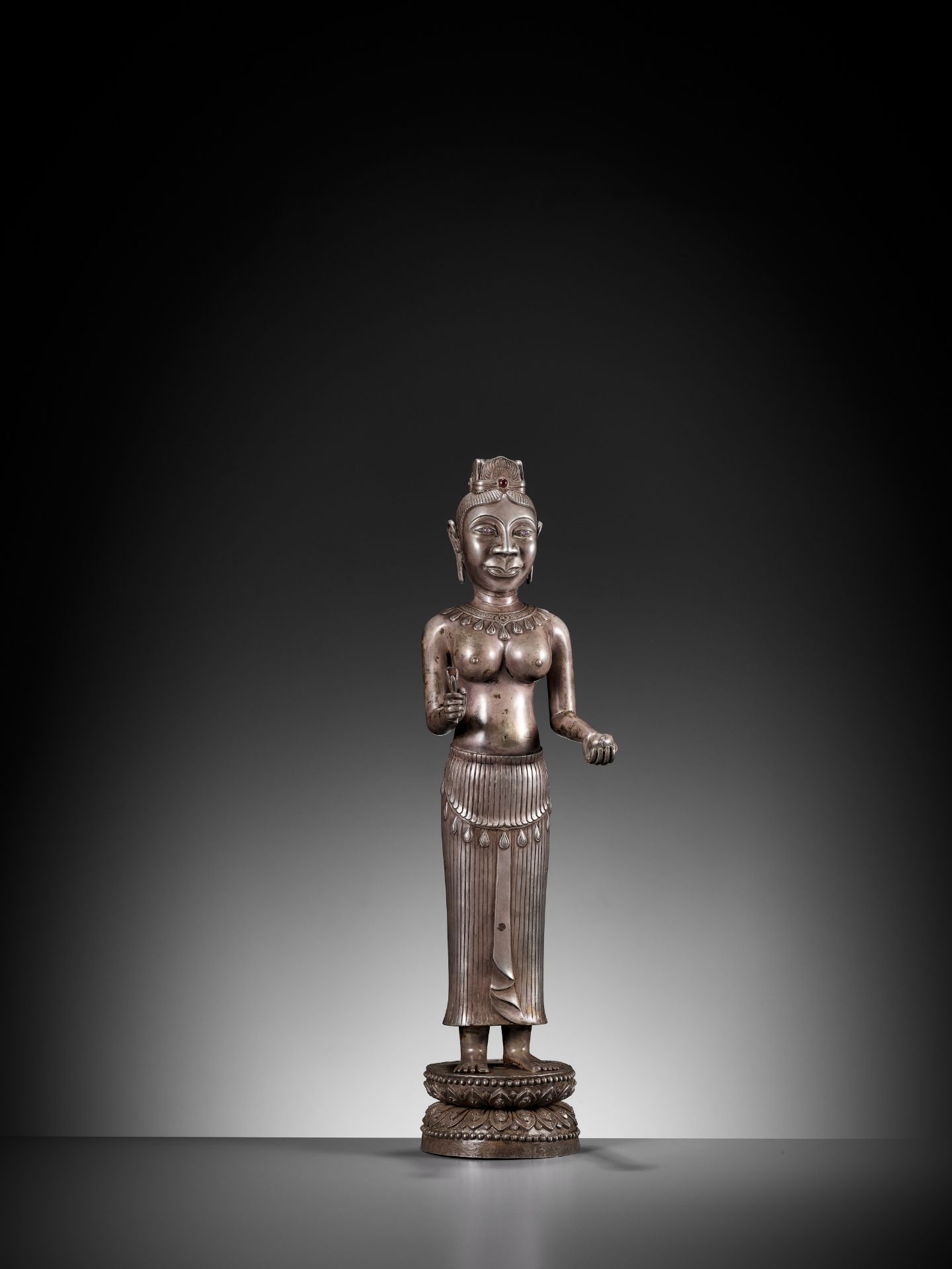 A LARGE SILVER REPOUSSE FIGURE OF UMA, CHAM PERIOD - Image 10 of 15