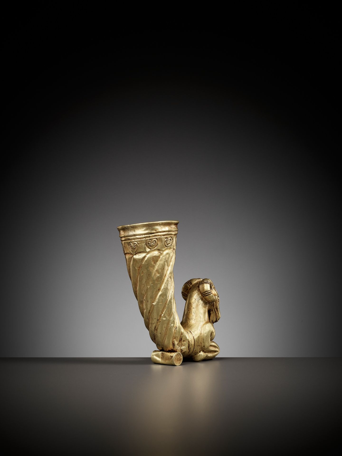 A WESTERN ASIATIC RAM-FORM GOLD RHYTON, CIRCA 5TH - 10TH CENTURY AD - Image 8 of 14