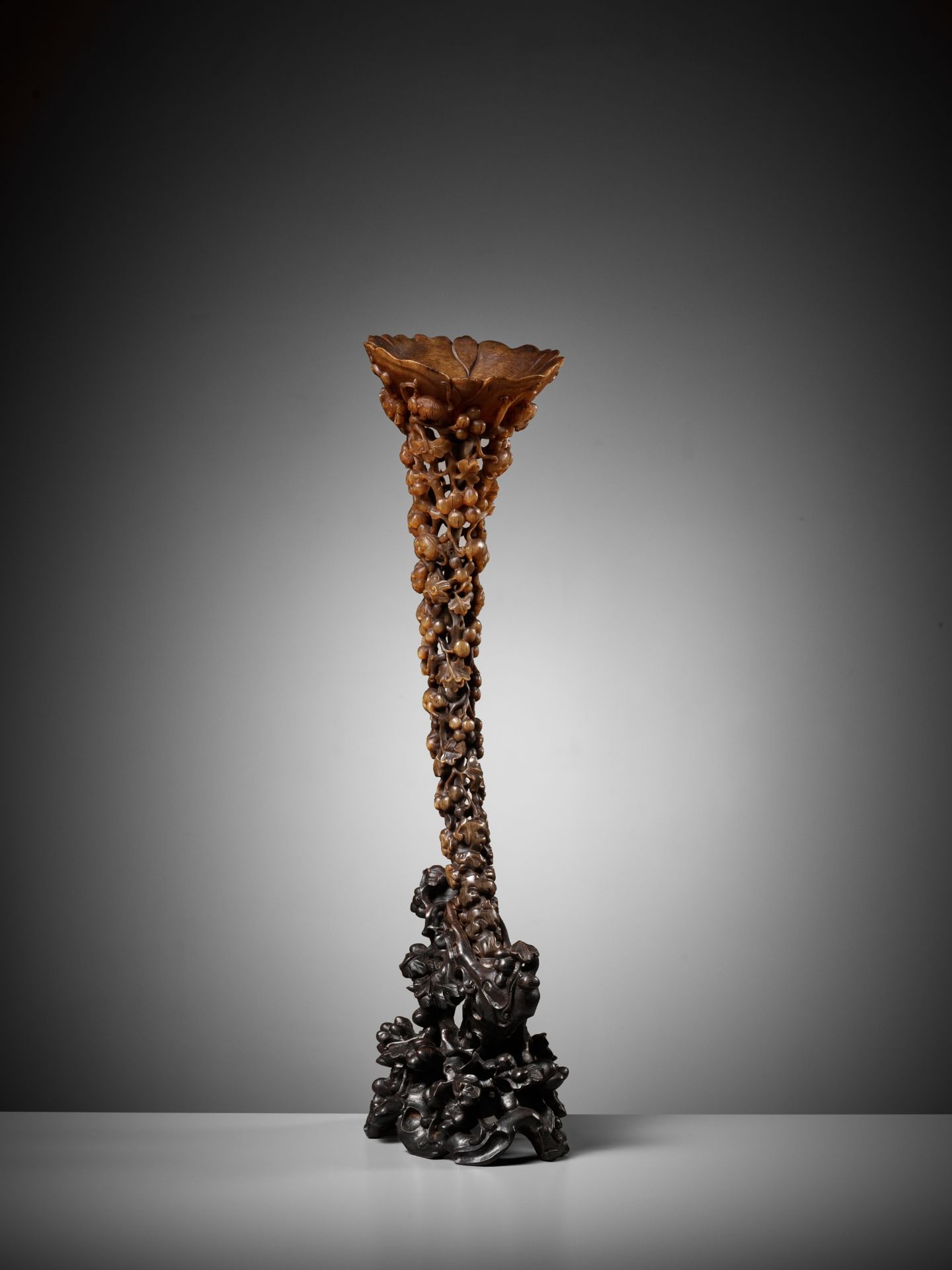 A LARGE FULL-TIP RHINOCEROS HORN CUP, 19TH CENTURY - Image 11 of 17