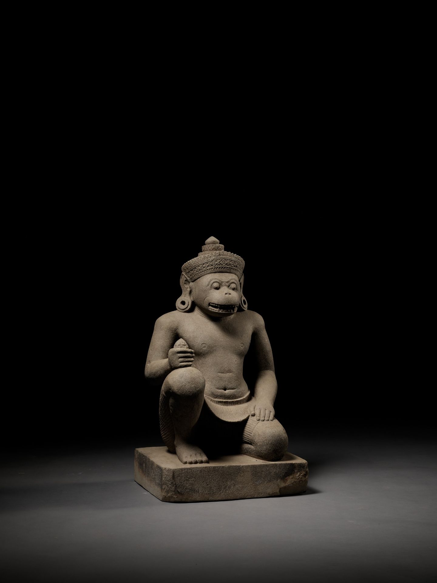 A SANDSTONE GUARDIAN FIGURE DEPICTING HANUMAN, KOH KER STYLE - Image 2 of 18