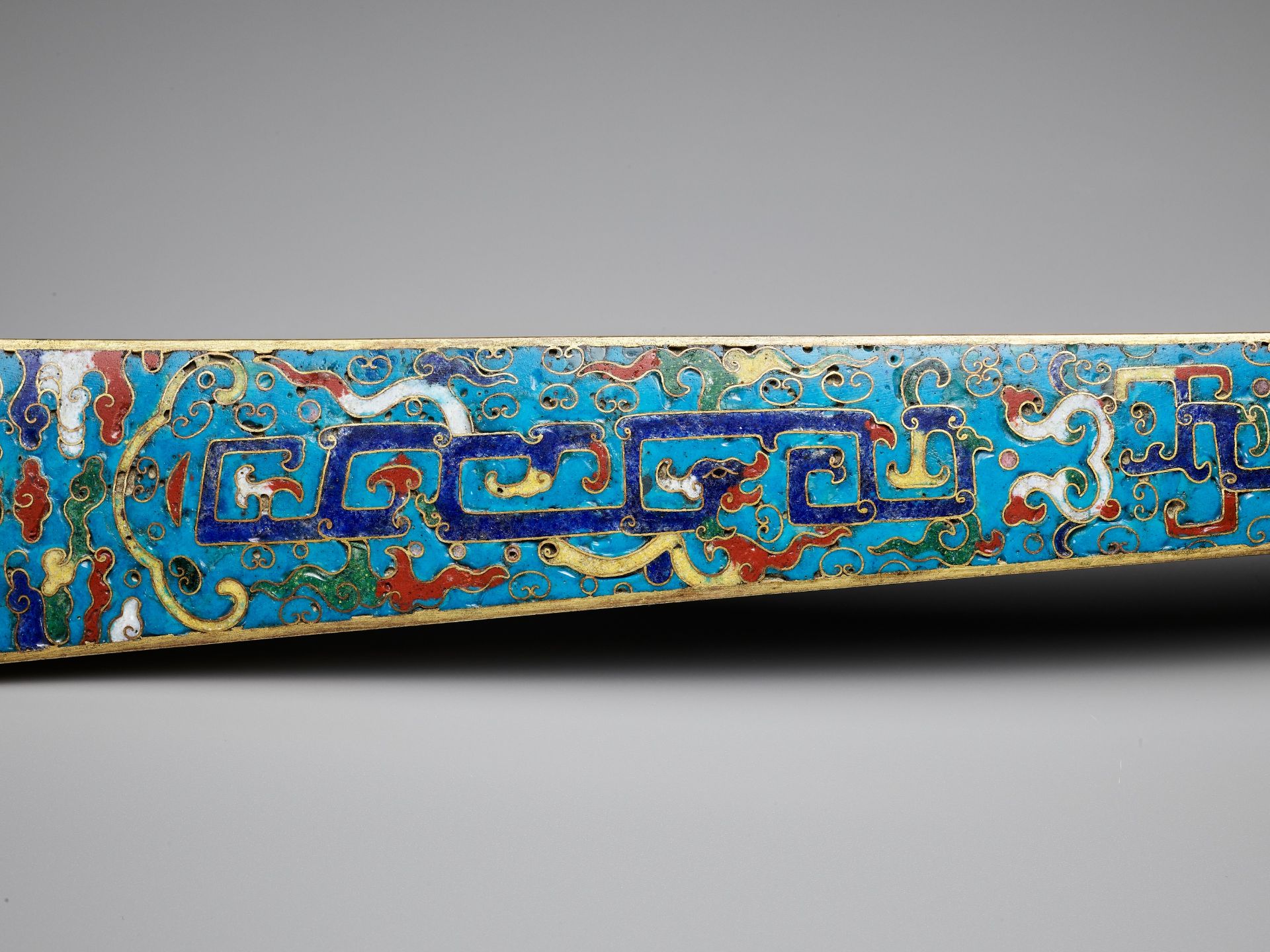 A CLOISONNE ENAMEL RUYI SCEPTER, EARLY QING DYNASTY - Image 11 of 15