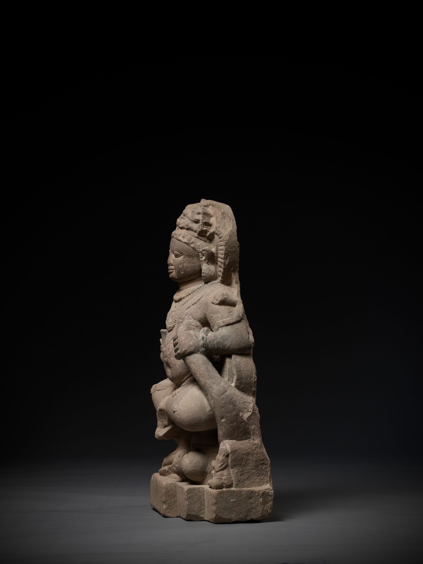 A RARE BACCHANALIAN KUBERA, GUPTA EMPIRE, PINK SANDSTONE - Image 8 of 12