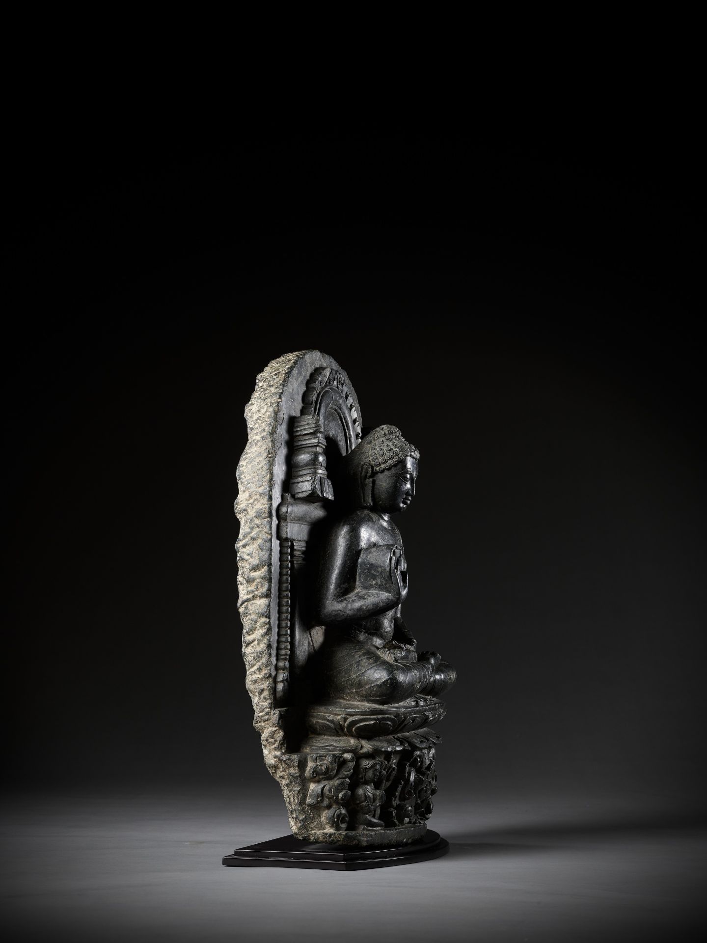 A BLACK SCHIST STELE OF BUDDHA SHAKYAMUNI, PALA PERIOD - Image 10 of 17