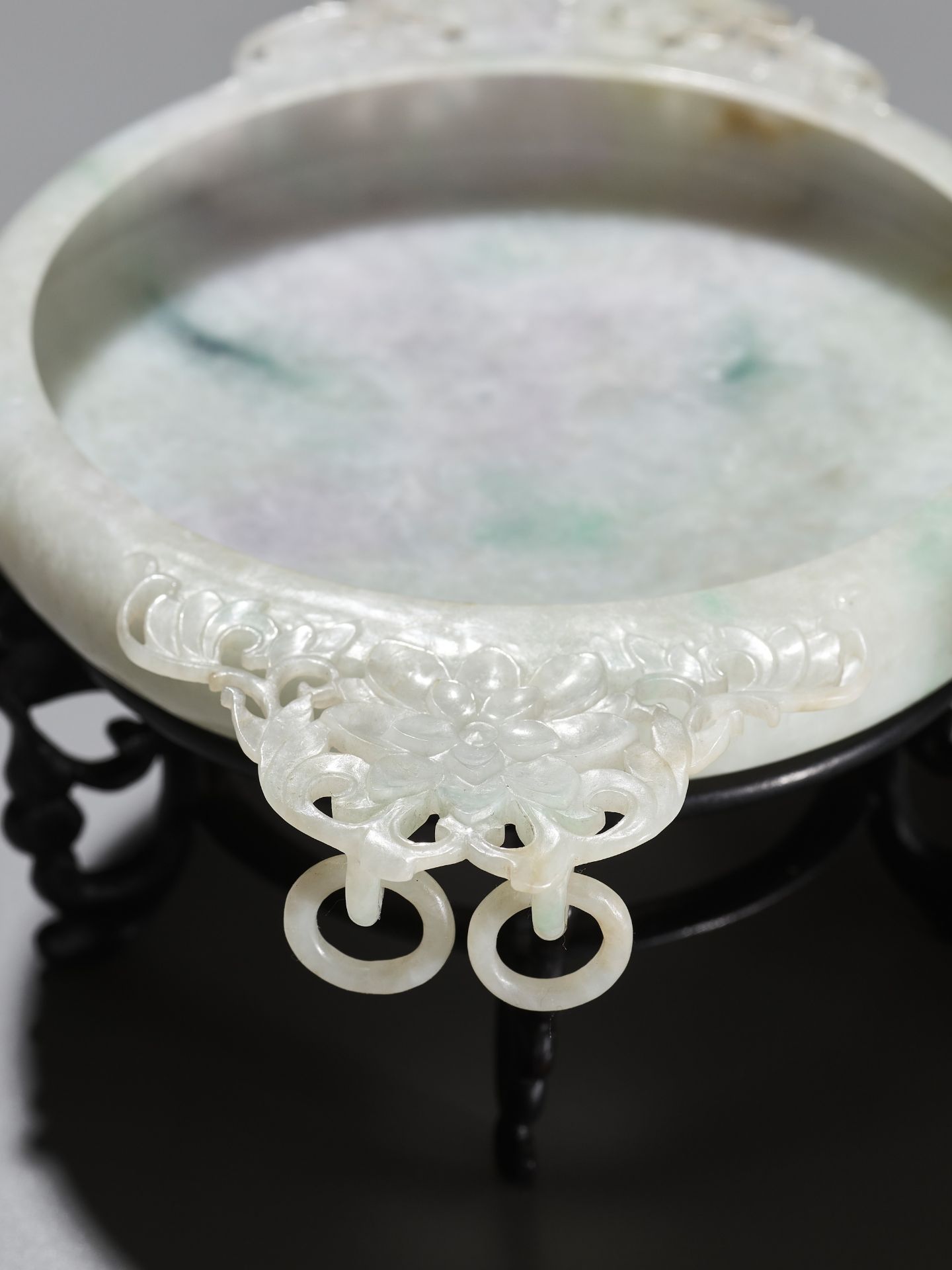 A PAIR OF RARE MUGHAL-STYLE JADEITE MARRIAGE BOWLS, LATE QING DYNASTY - Image 2 of 12